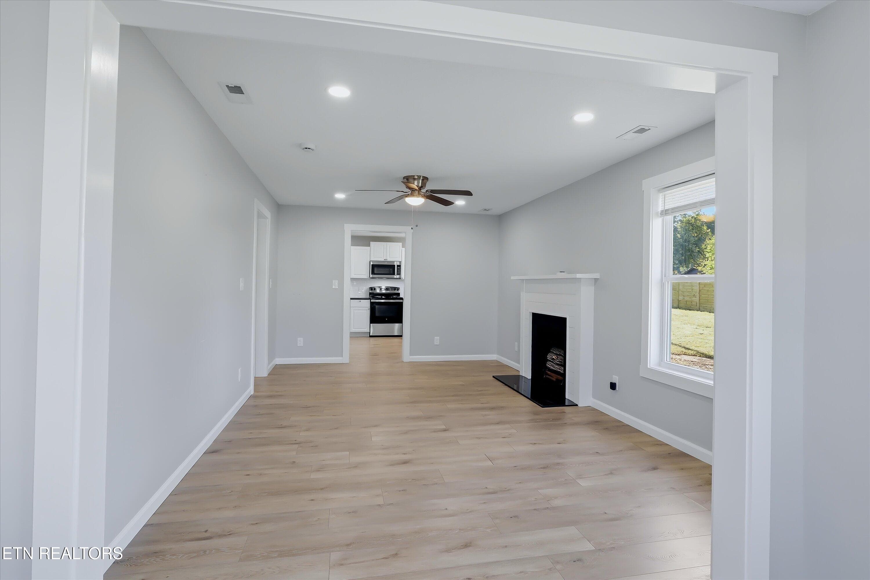 Living Room - 2334 Old Knoxville Pike, Maryville, TN 37804, Maryville