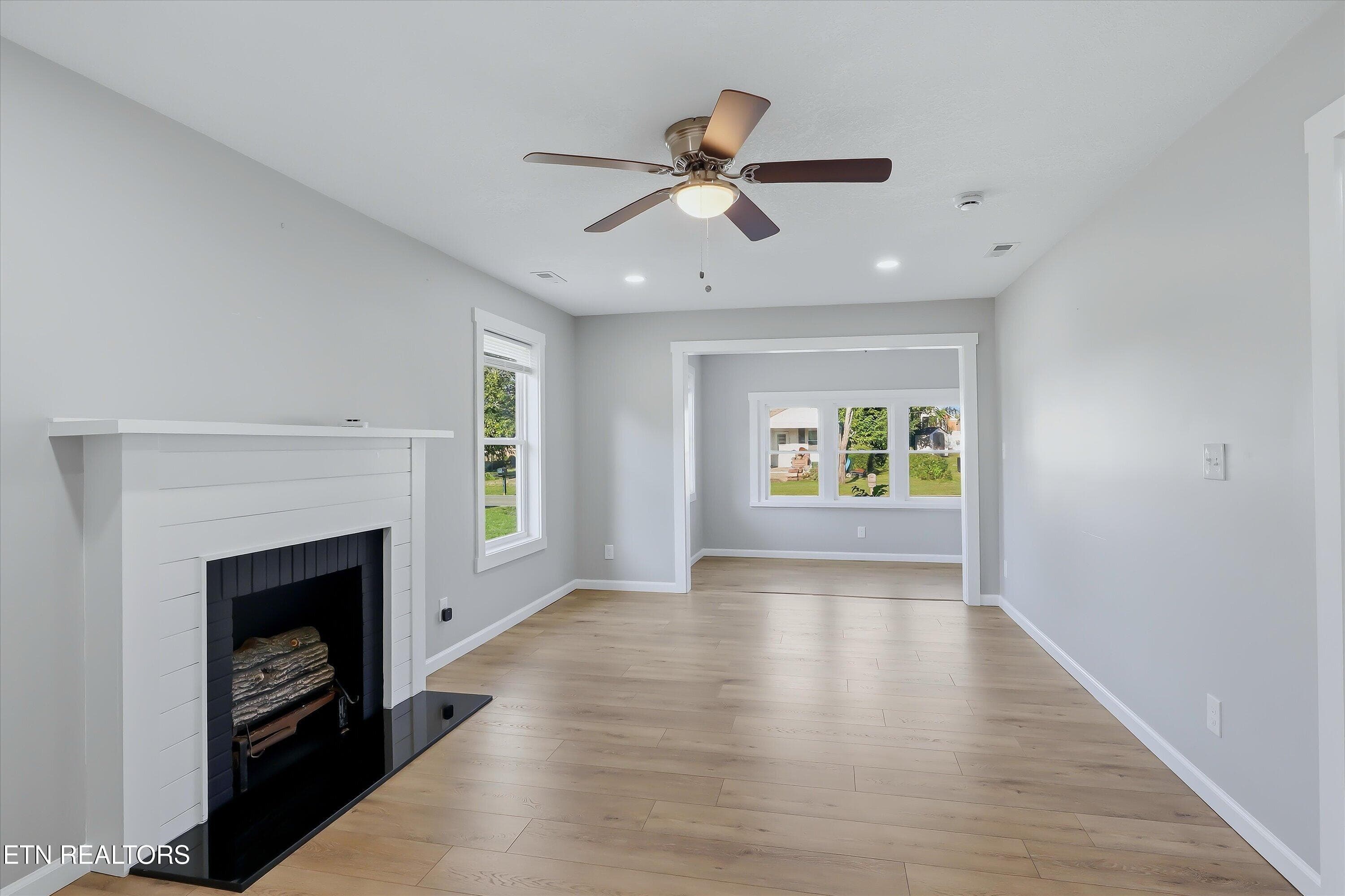 Living Room - 2334 Old Knoxville Pike, Maryville, TN 37804, Maryville
