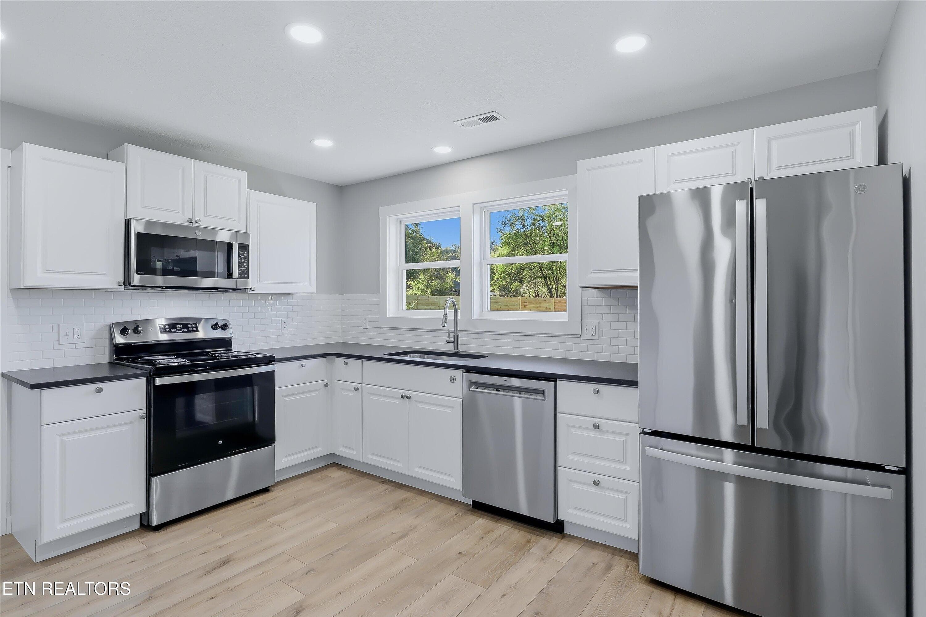 Kitchen - 2334 Old Knoxville Pike, Maryville, TN 37804, Maryville