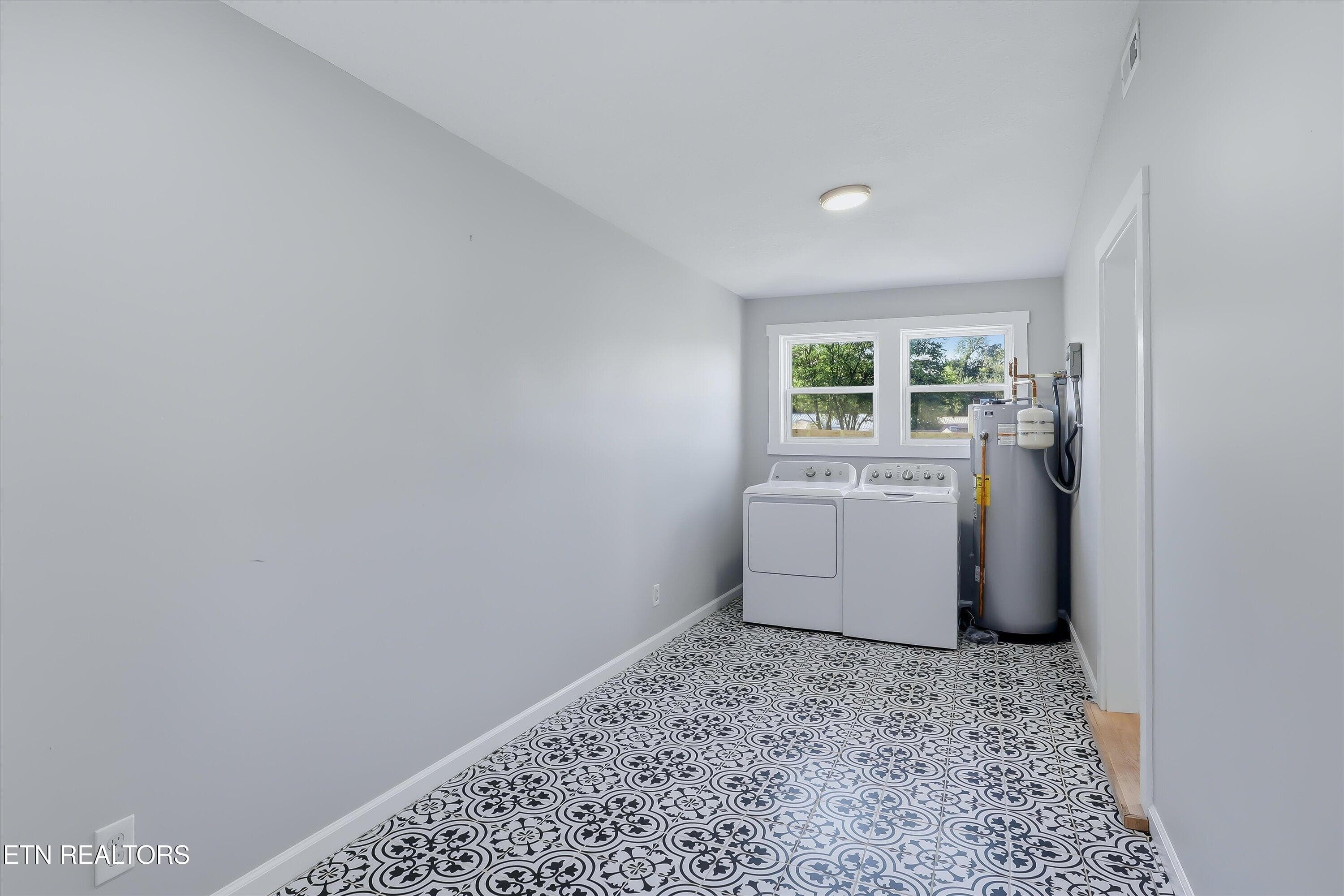 Laundry/Back Foyer - 2334 Old Knoxville Pike, Maryville, TN 37804, Maryville