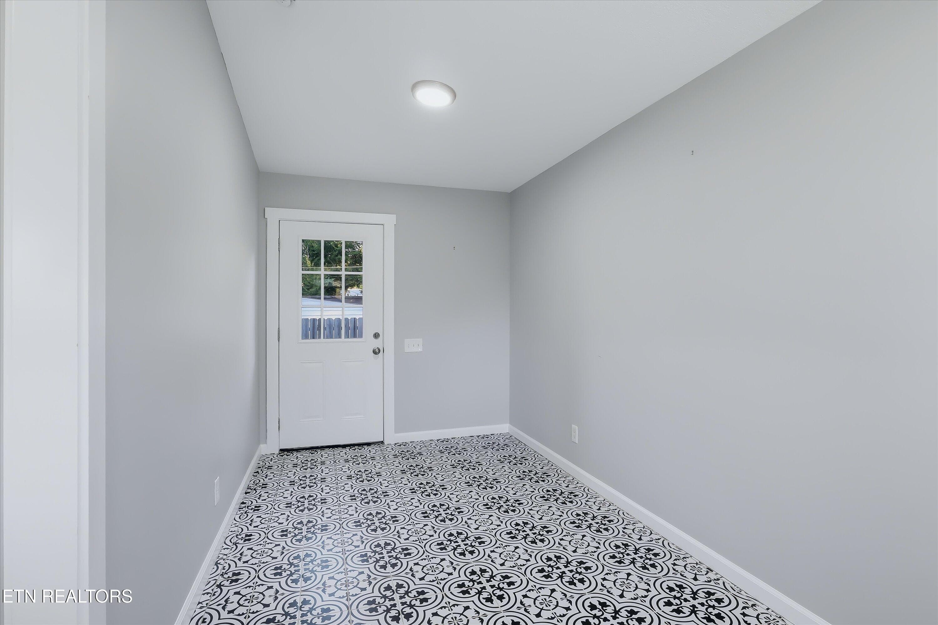 Back Foyer - 2334 Old Knoxville Pike, Maryville, TN 37804, Maryville