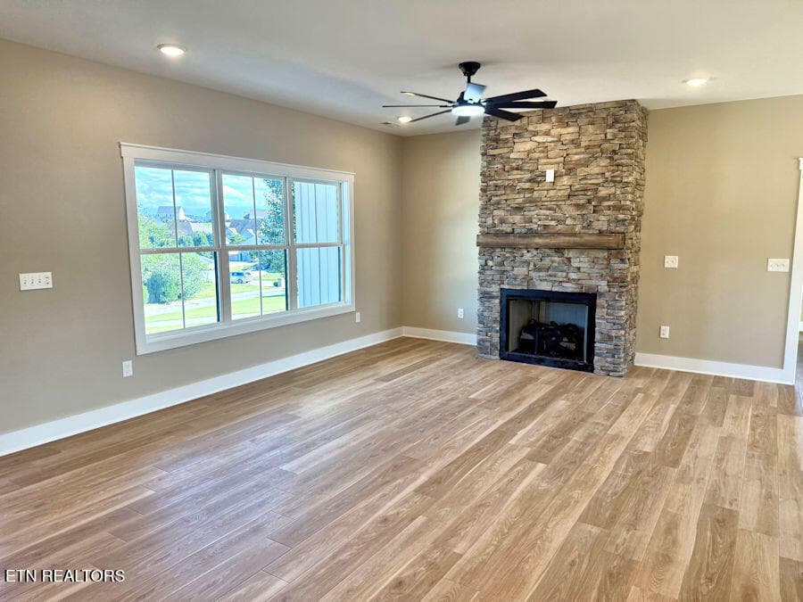 living room3b - 1259 Stewart St, Sevierville, TN 37876, Sevierville