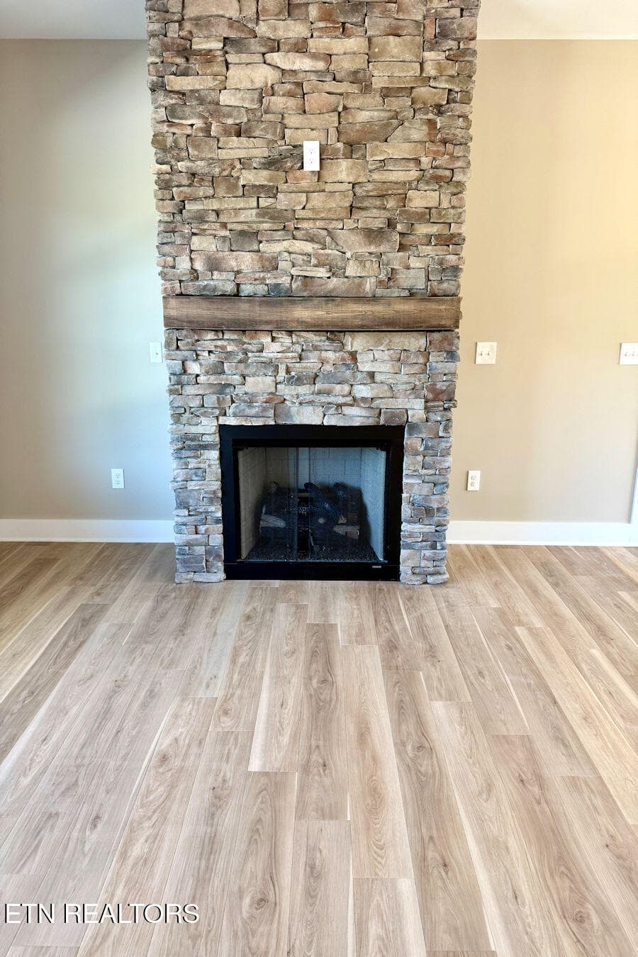 living room7b - 1259 Stewart St, Sevierville, TN 37876, Sevierville