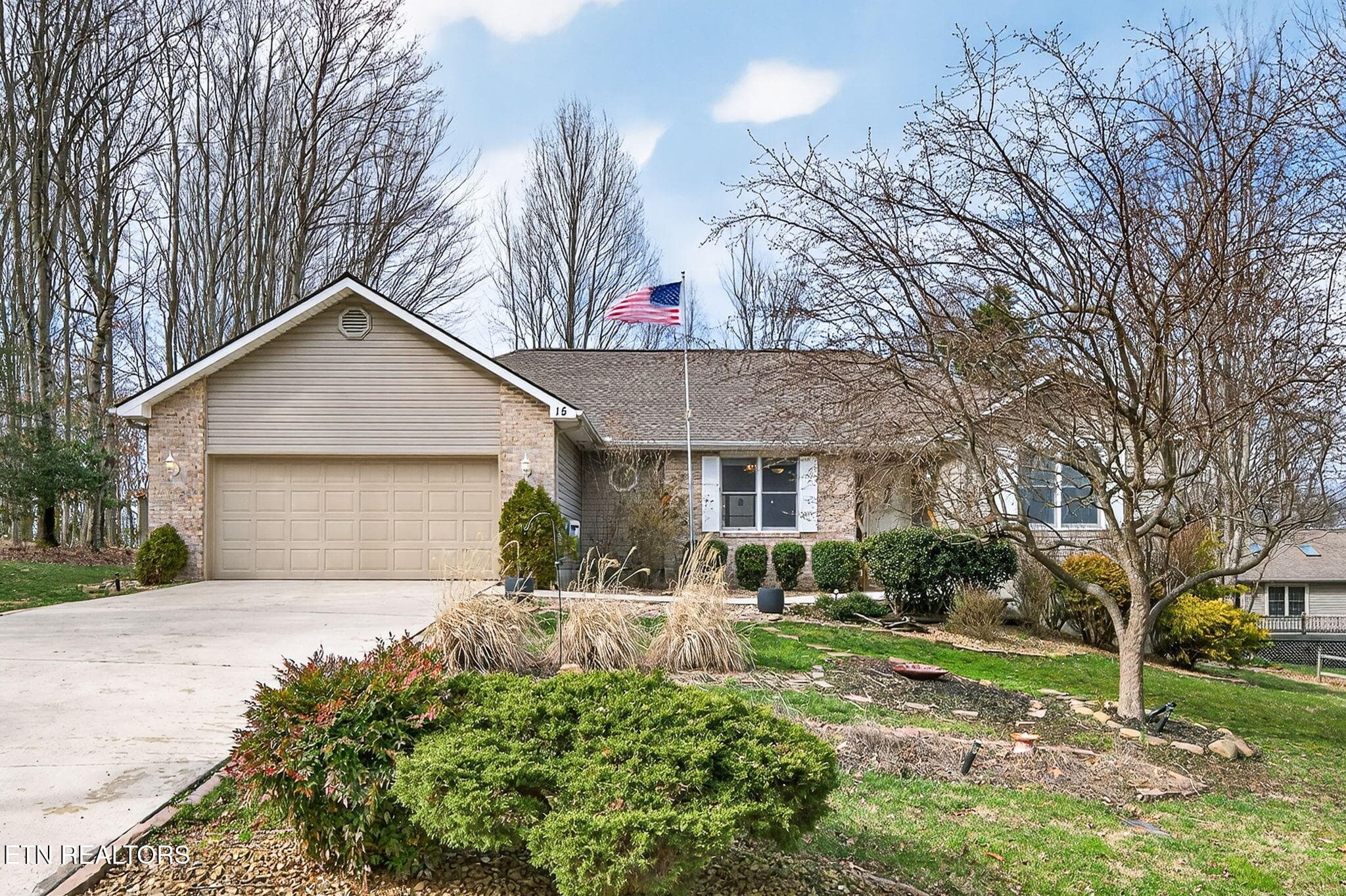15 Ridge Crest Circle, Crossville, TN 38558