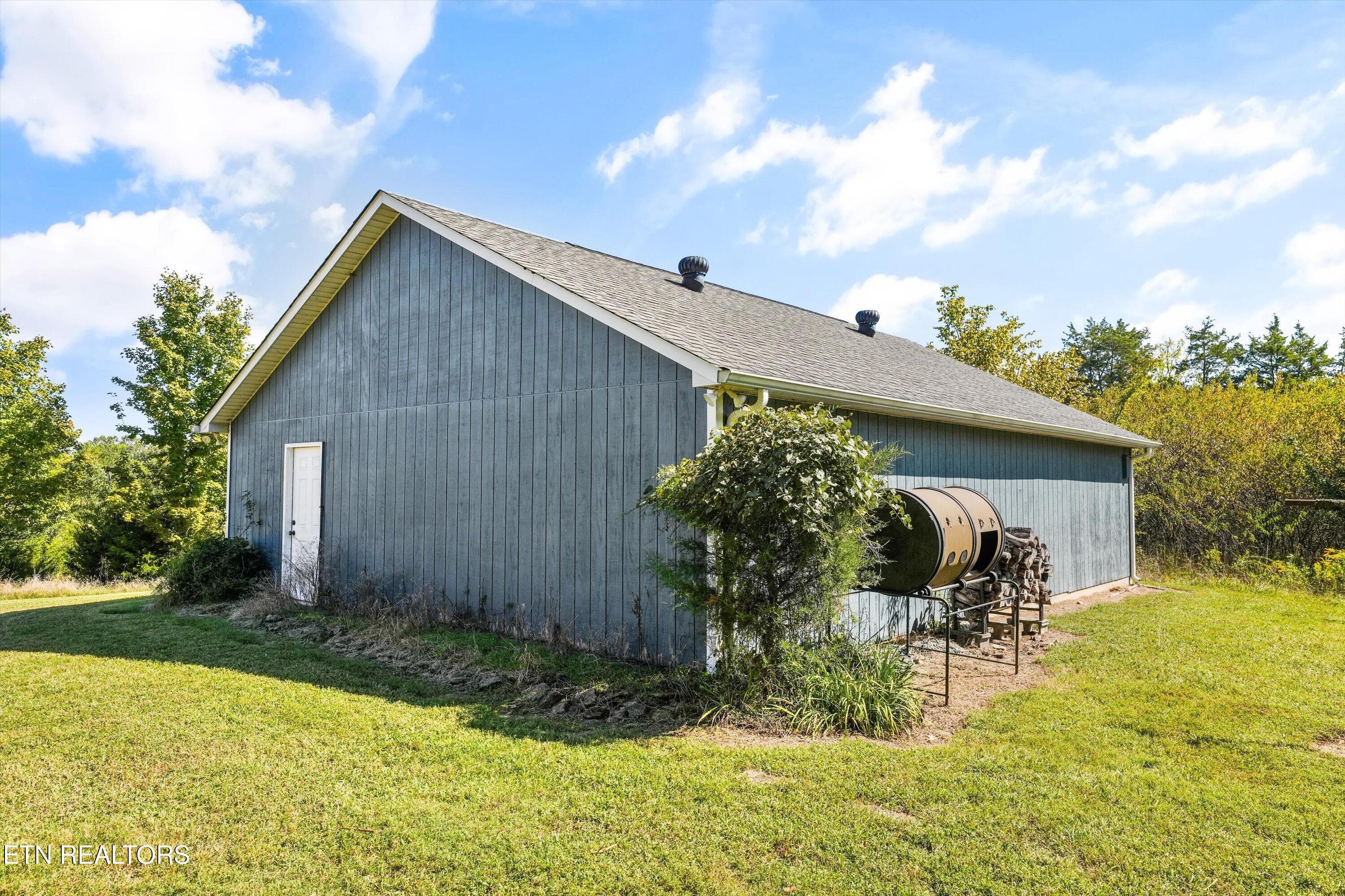 Detached 3 car garage - 3412 Seebers Court, Louisville, TN 37777, Louisville