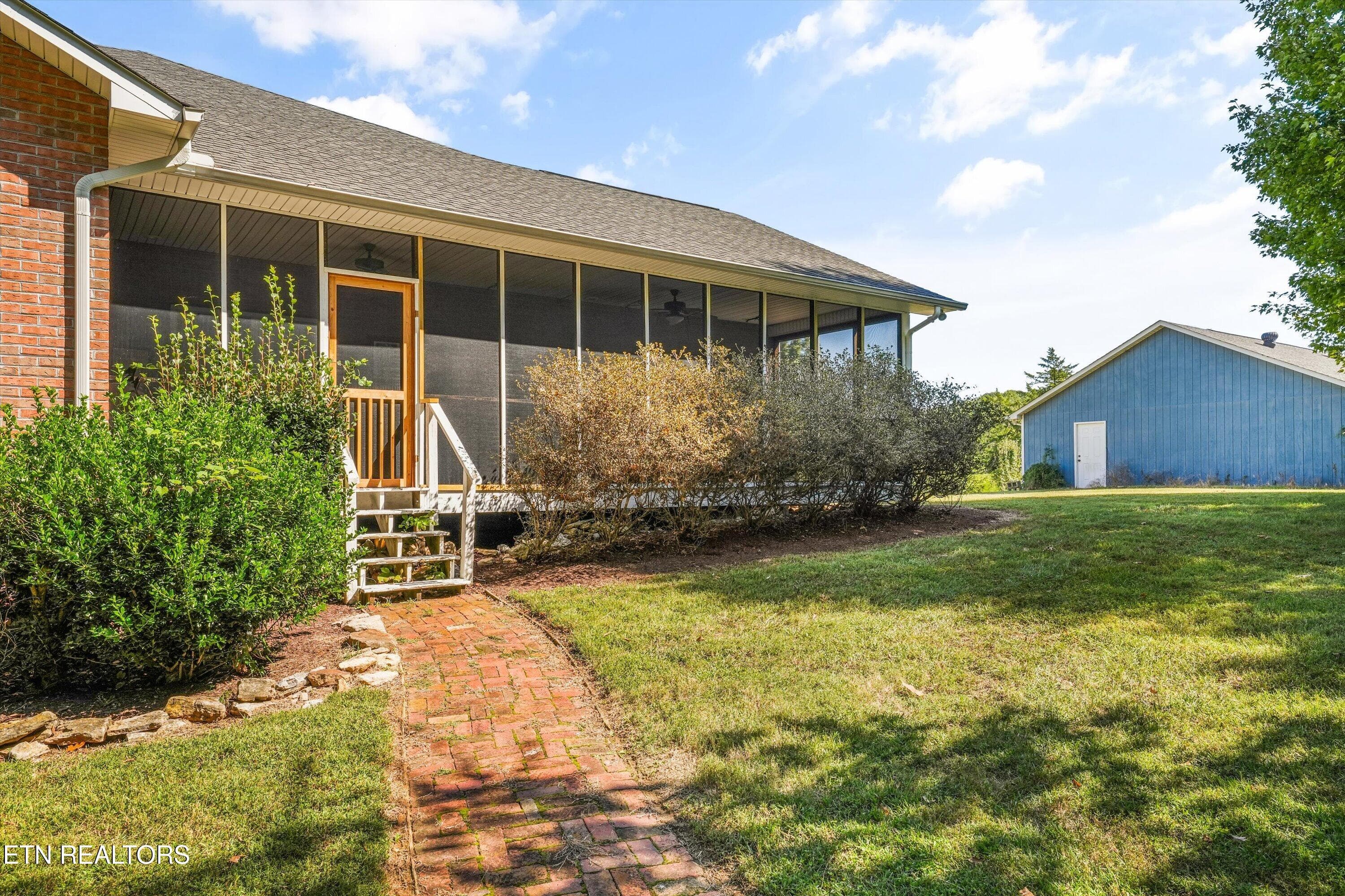 Screen porch - 3412 Seebers Court, Louisville, TN 37777, Louisville