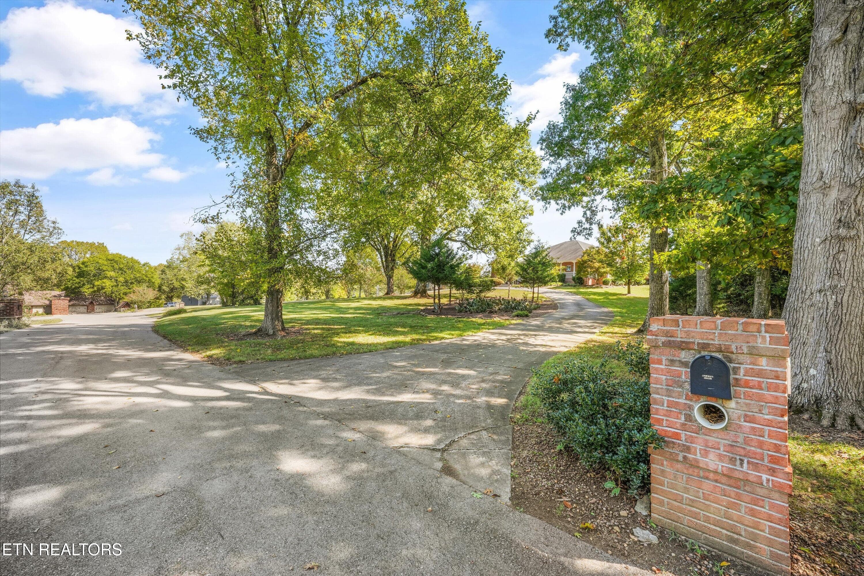 Circular drive - 3412 Seebers Court, Louisville, TN 37777, Louisville