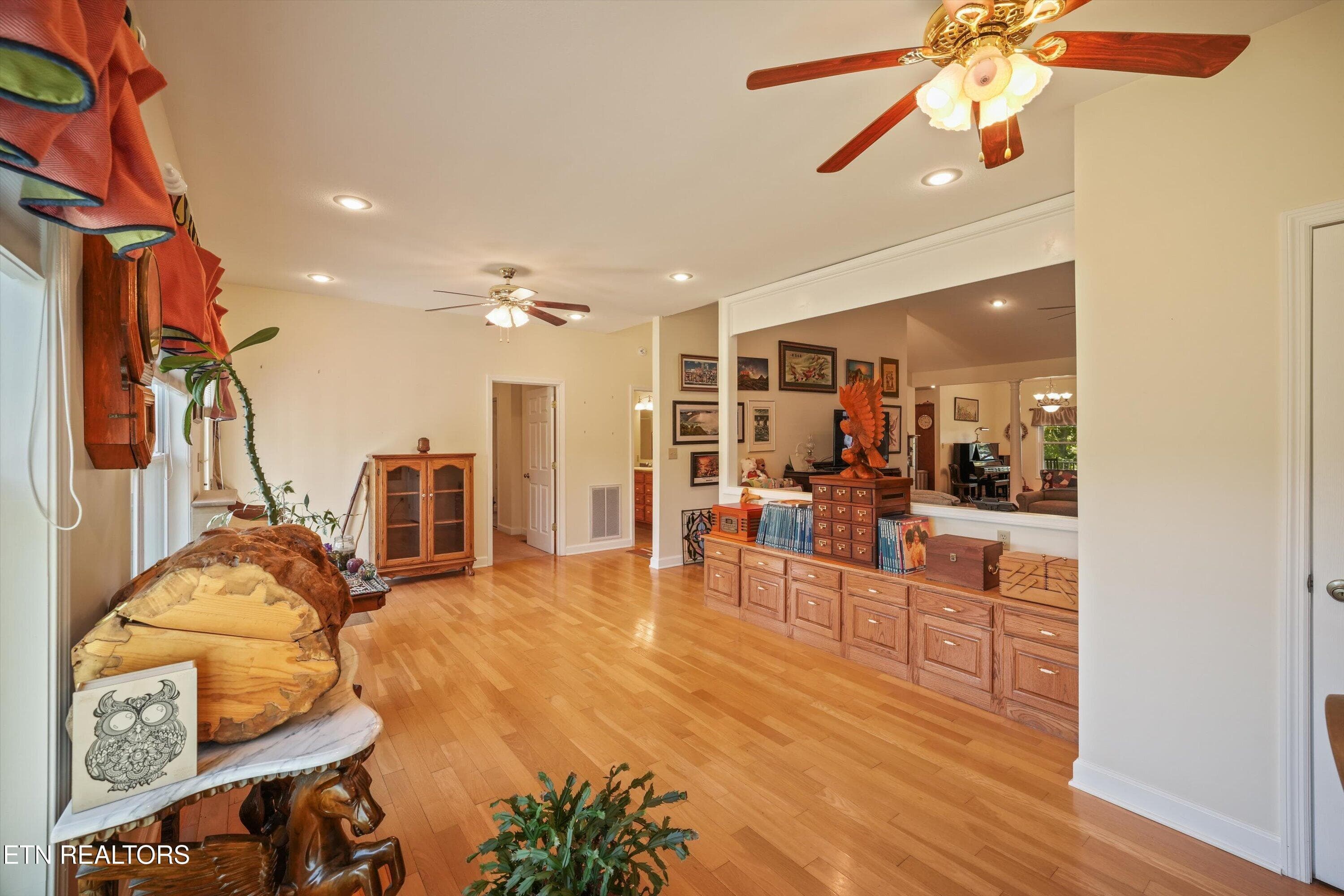 Office or sitting room off family room - 3412 Seebers Court, Louisville, TN 37777, Louisville