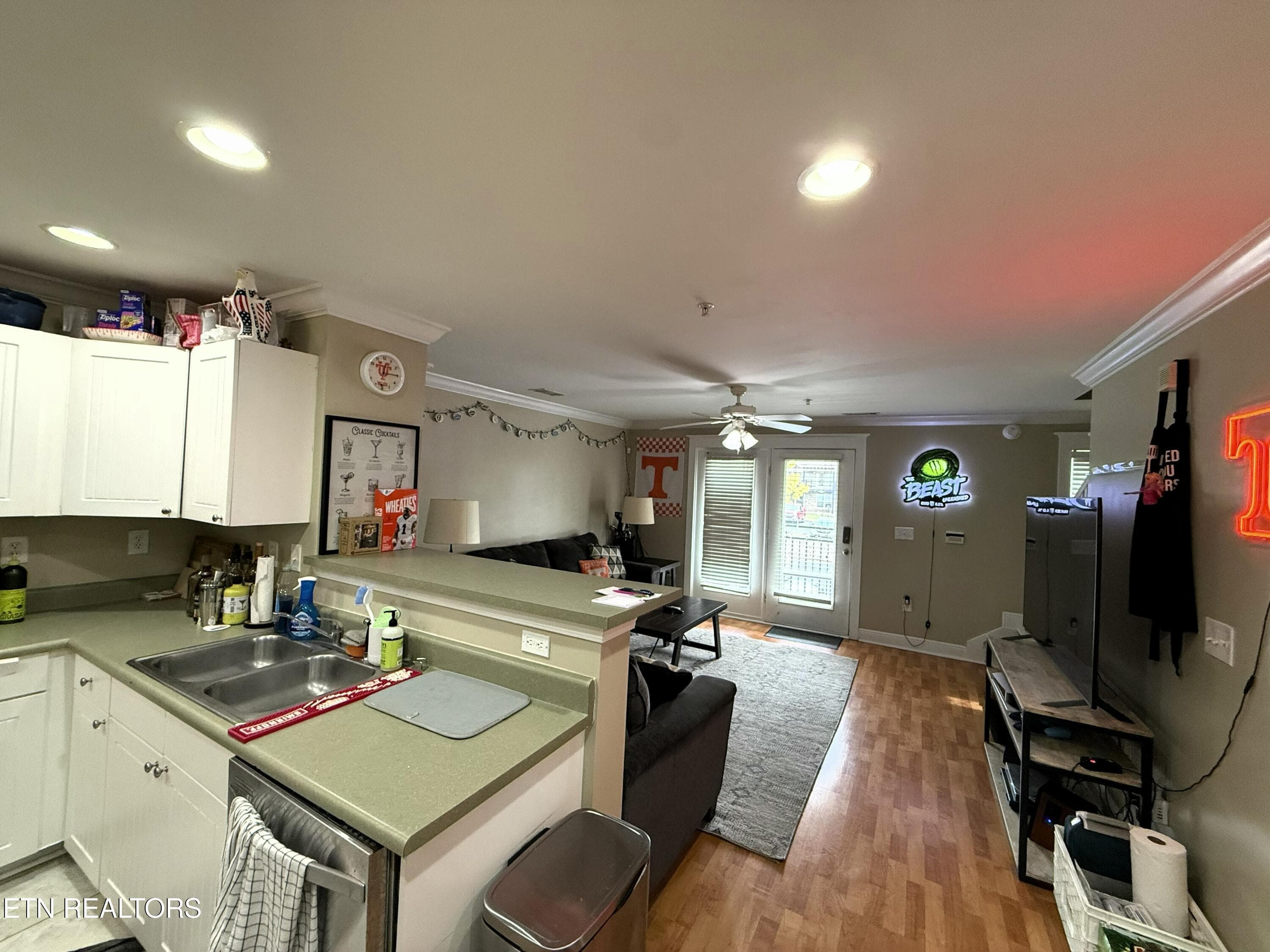 Kitchen-Living Room Combo - 1105 Tree Top Way 1726, Knoxville, TN 37920, Knoxville