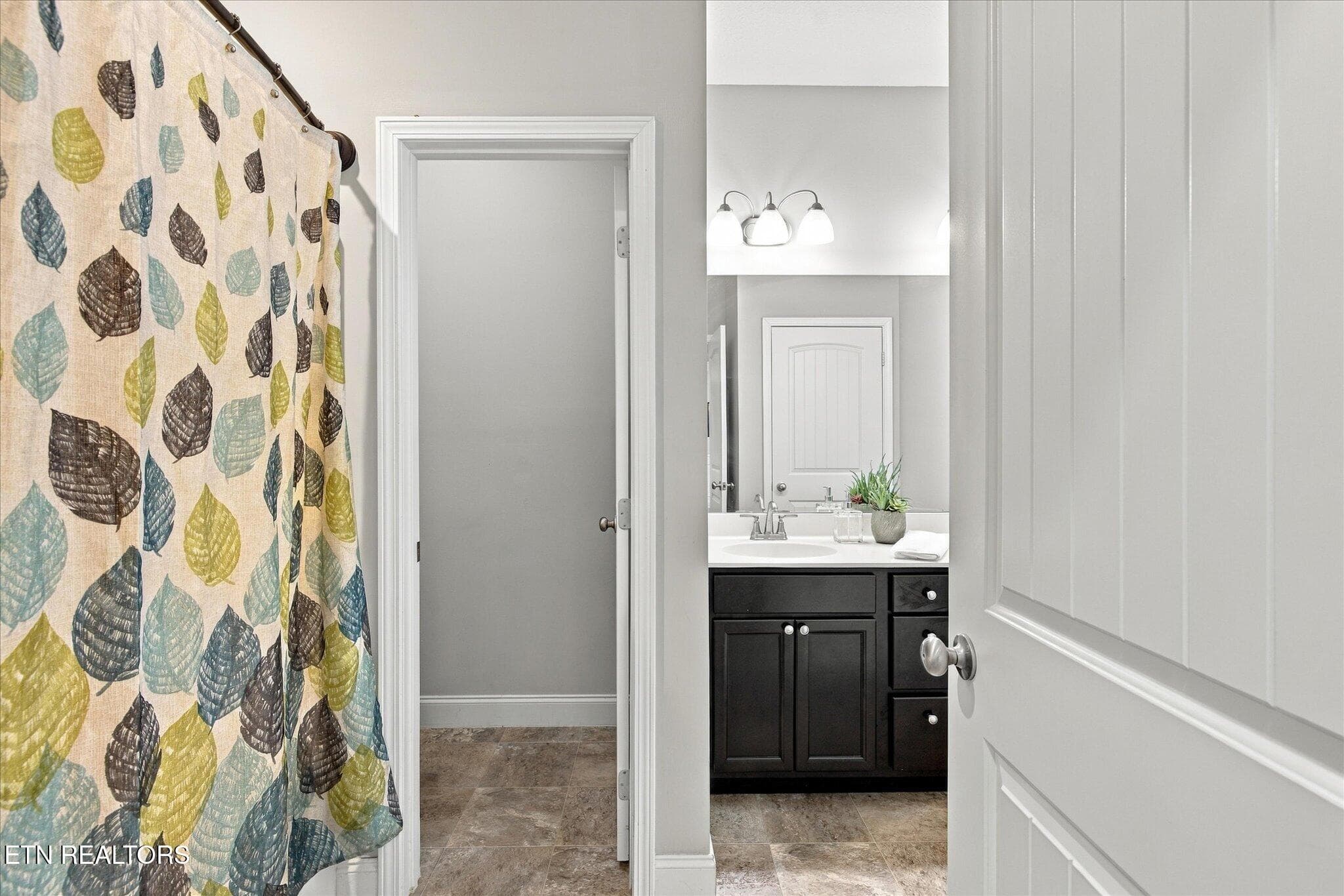 Second Full Bath - 605 Broadberry Ave, Oak Ridge, TN 37830, Oak Ridge