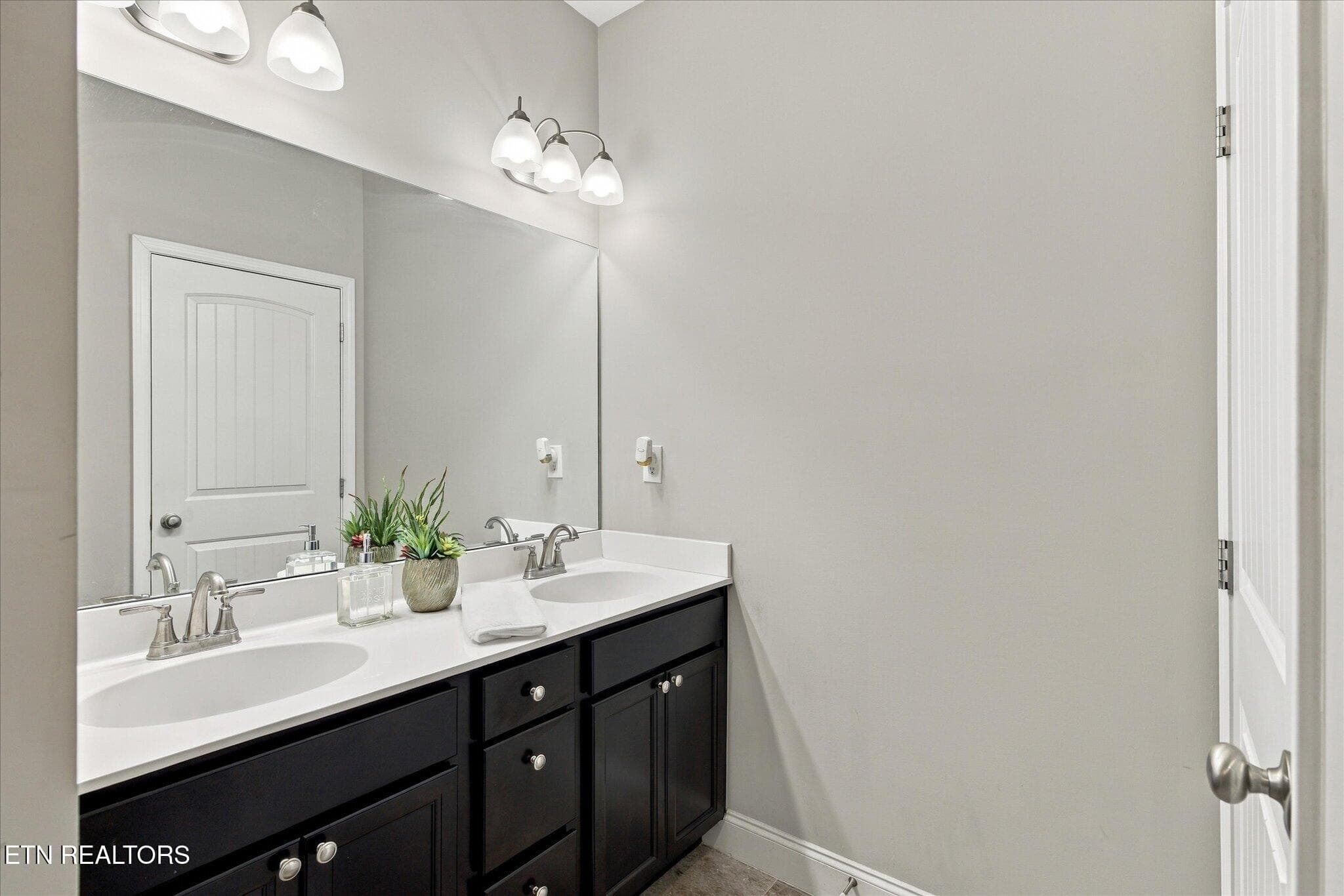 Second Full Bath - 605 Broadberry Ave, Oak Ridge, TN 37830, Oak Ridge