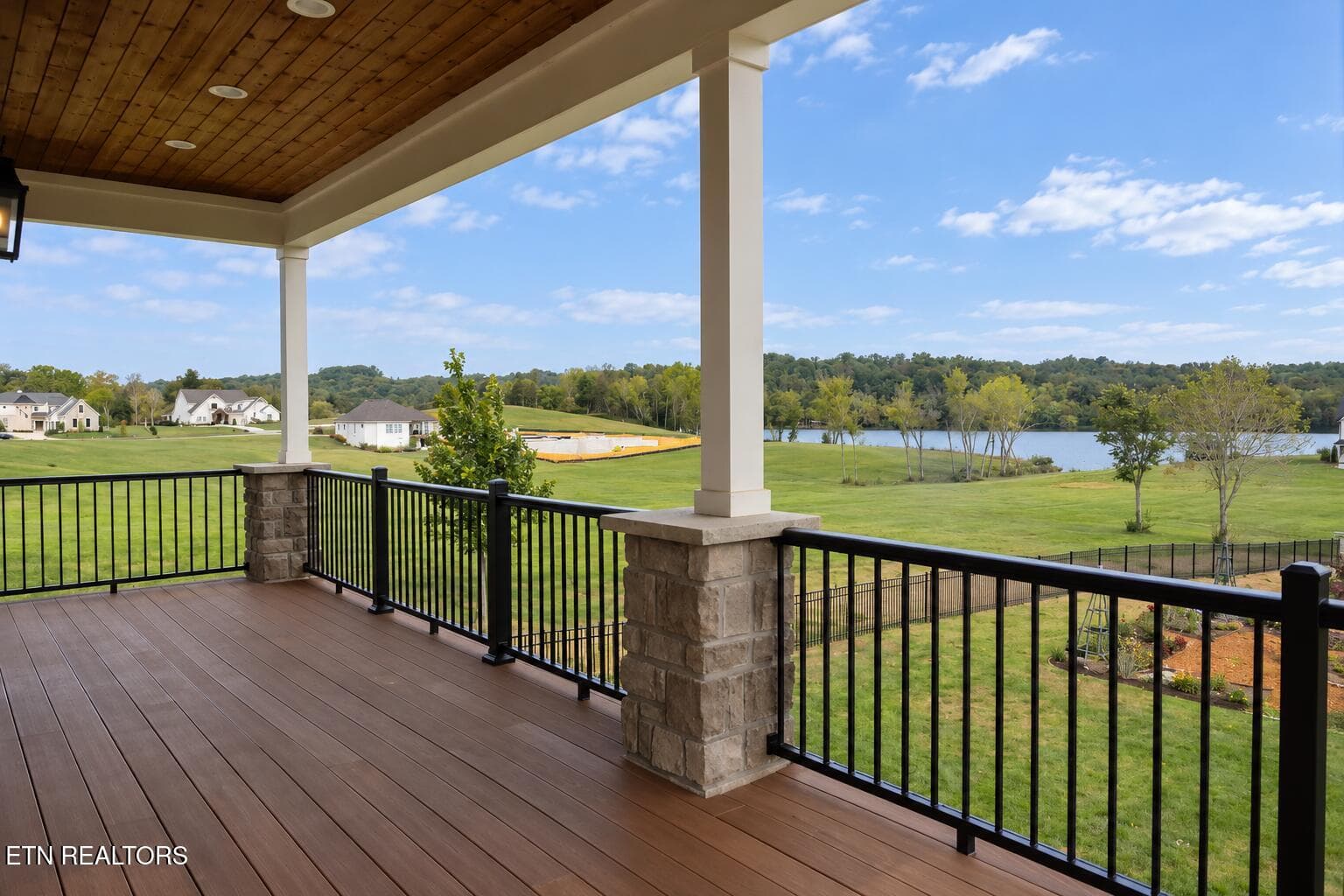 Covered Porch Overlooking Lake Neighborh - 157 River Watch Way, Loudon, TN 37774, Loudon