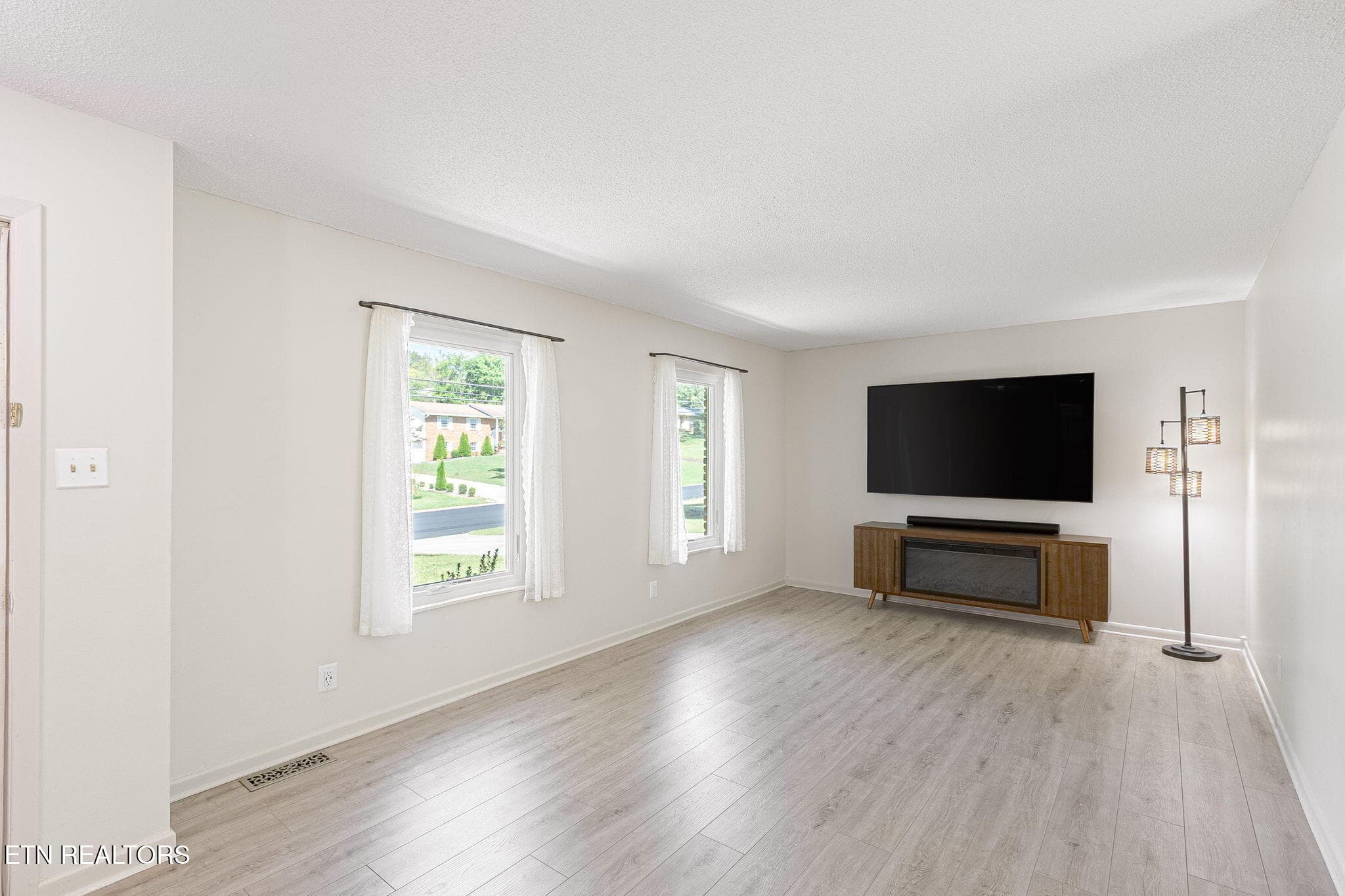 65" TV & FIREPLACE - 11554 Midhurst Drive, Knoxville, TN 37934, Knoxville