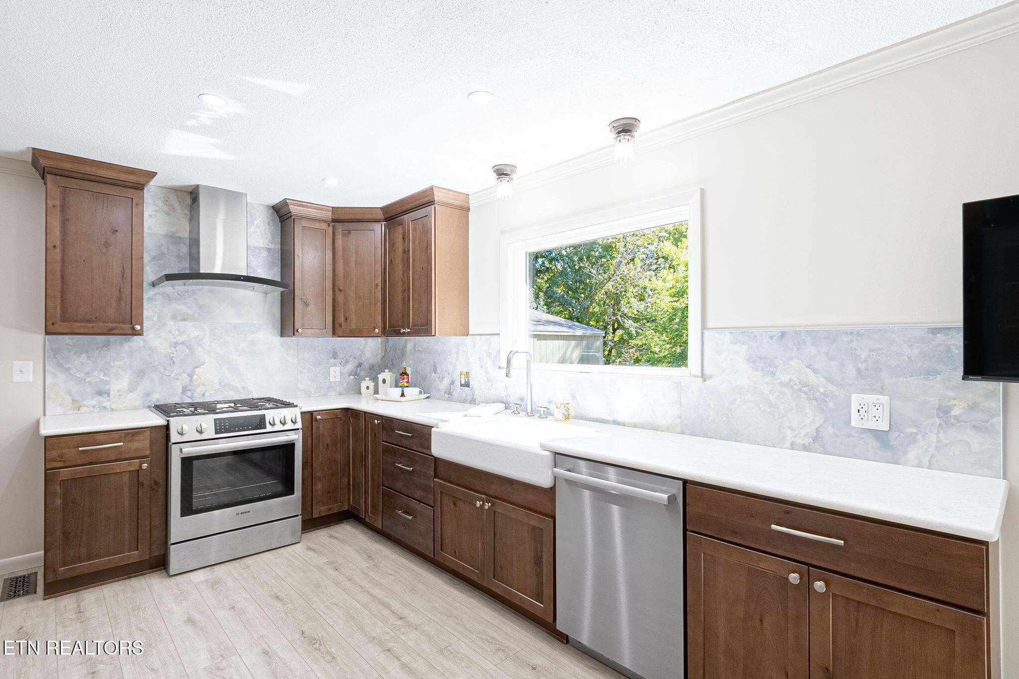 NEW SUNNY KITCHEN - 11554 Midhurst Drive, Knoxville, TN 37934, Knoxville