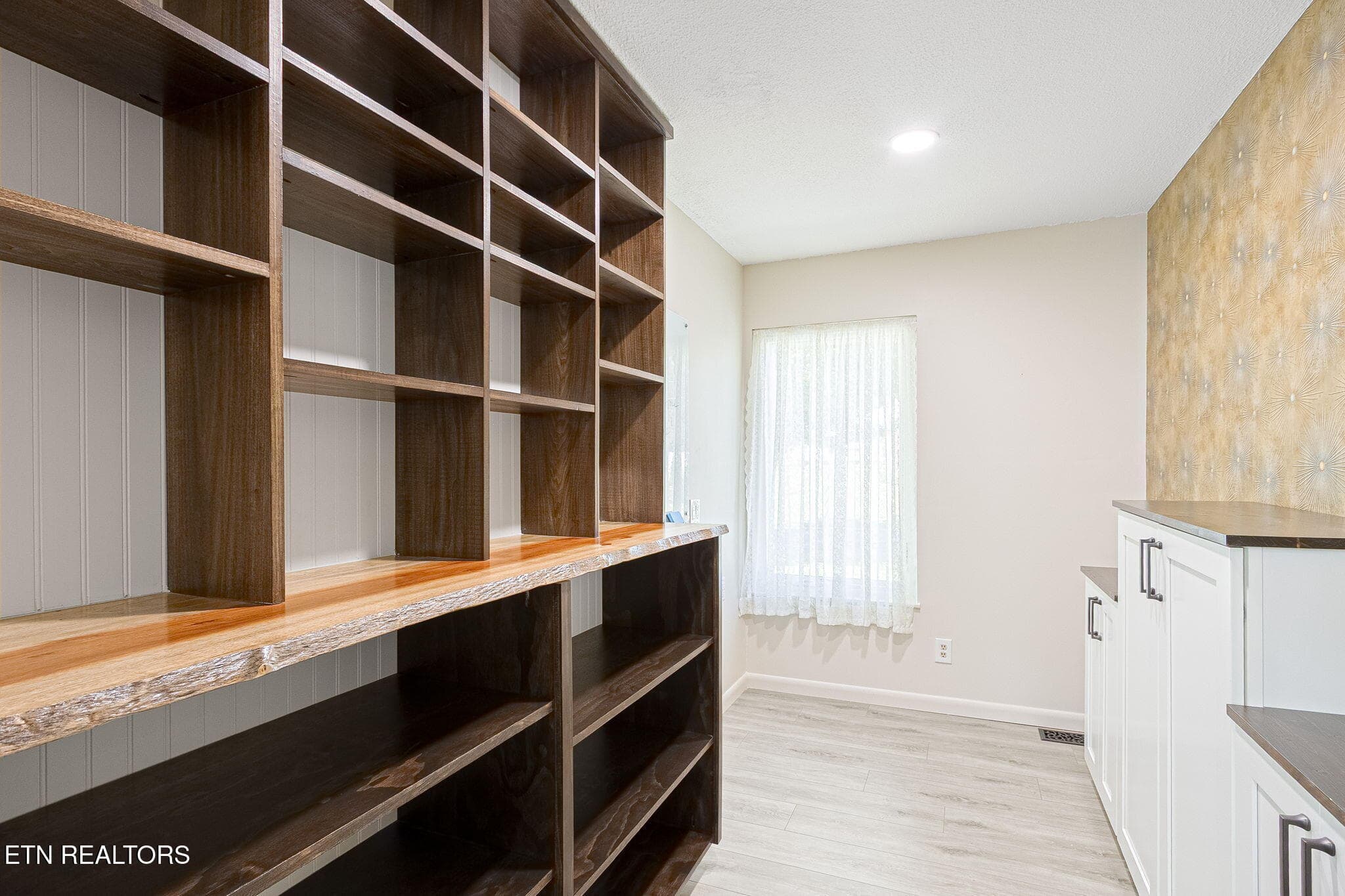 CUSTOM PANTRY - 11554 Midhurst Drive, Knoxville, TN 37934, Knoxville