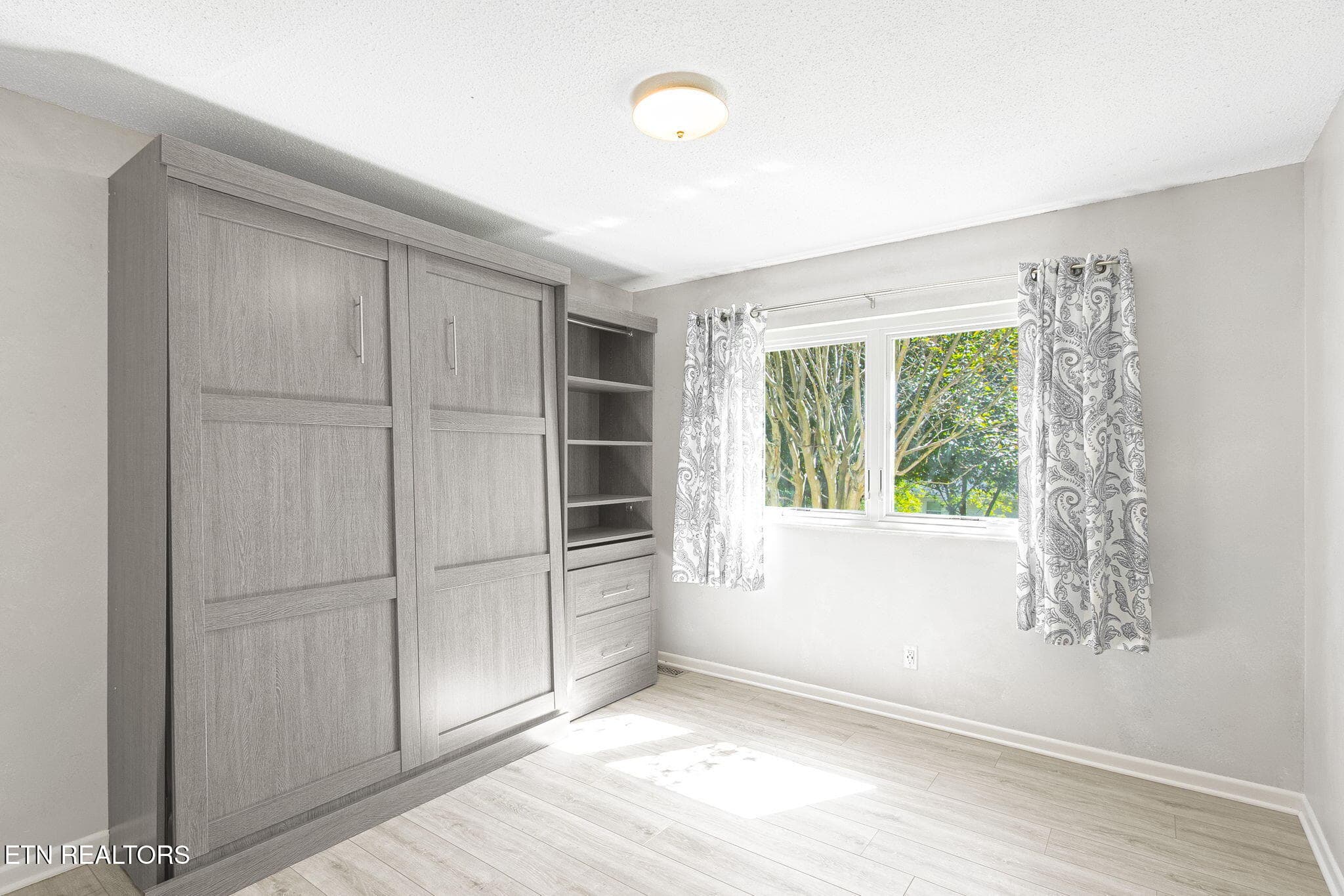 MURPHY BED! - 11554 Midhurst Drive, Knoxville, TN 37934, Knoxville