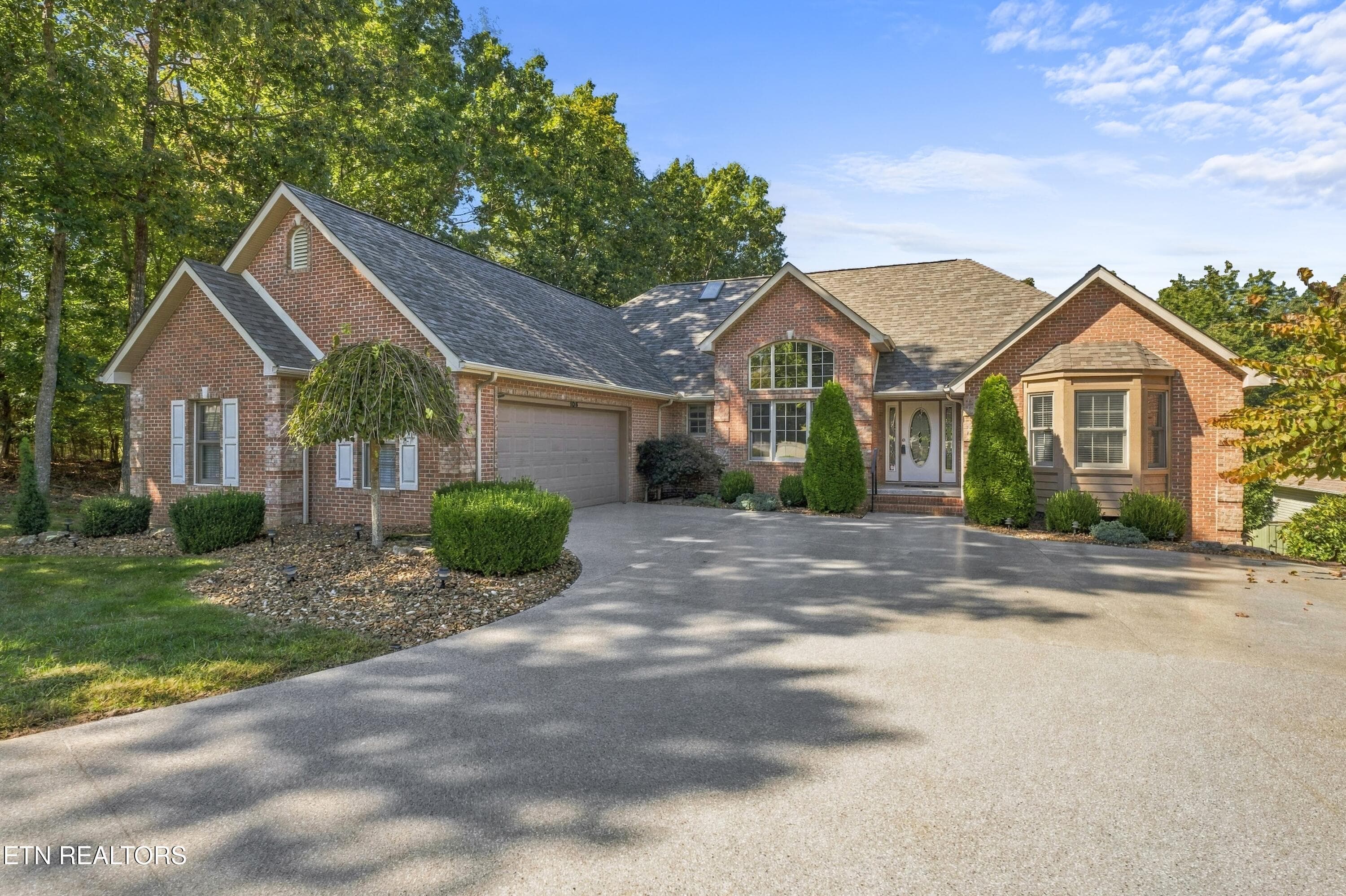 "Come On Home" - 106 Mariners Drive, Crossville, TN 38558