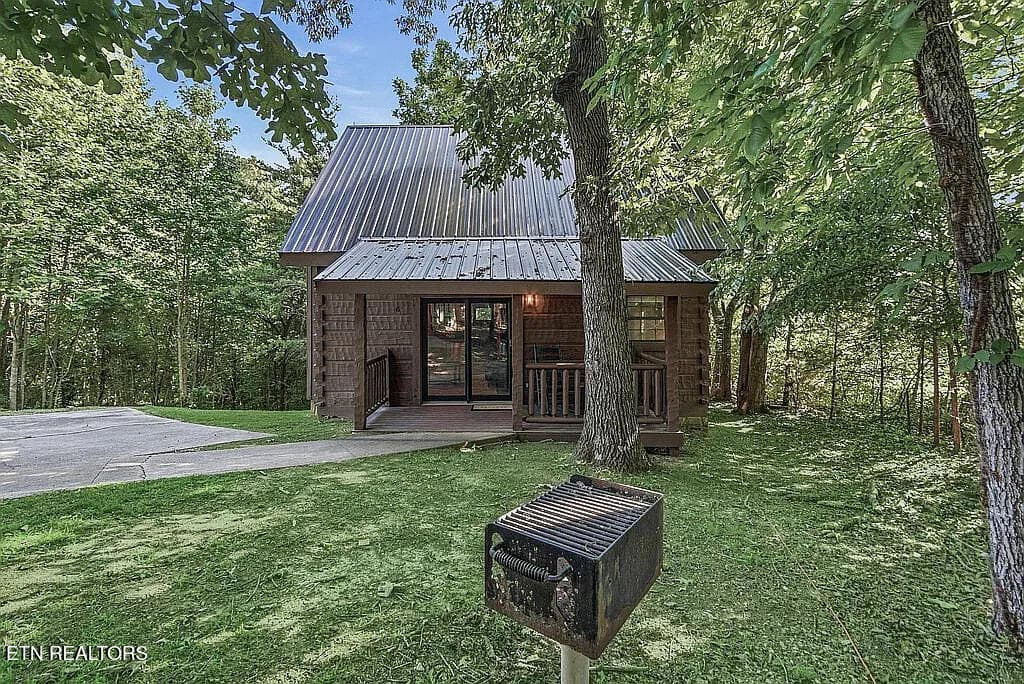 ba6c51e55dff424dcbcc06161bc875dc-uncropp - 1311 Ina Grace Lane, Sevierville, TN 37876