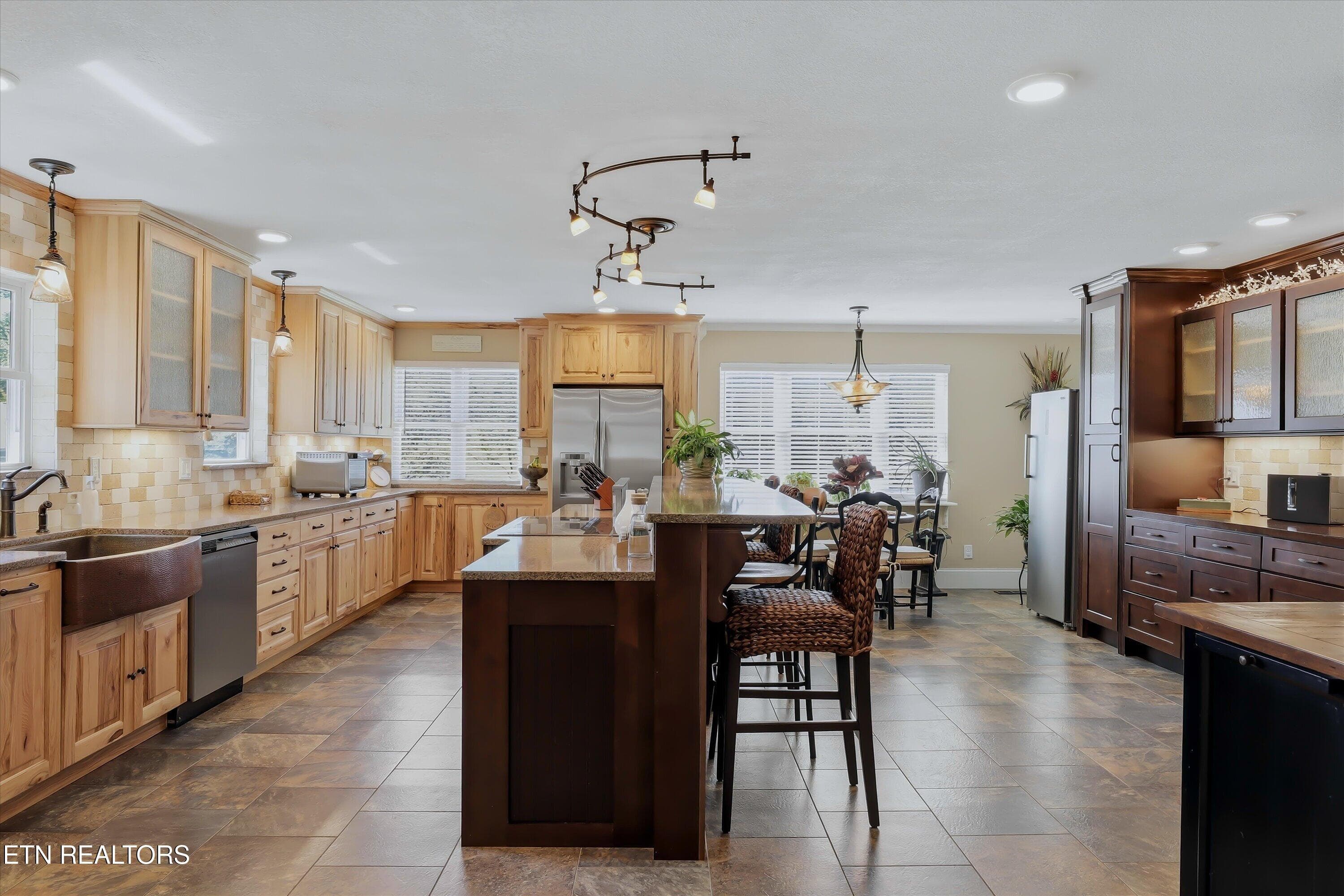 7Kitchen - 4909 Scenic Point Channel, Louisville, TN 37777, Louisville