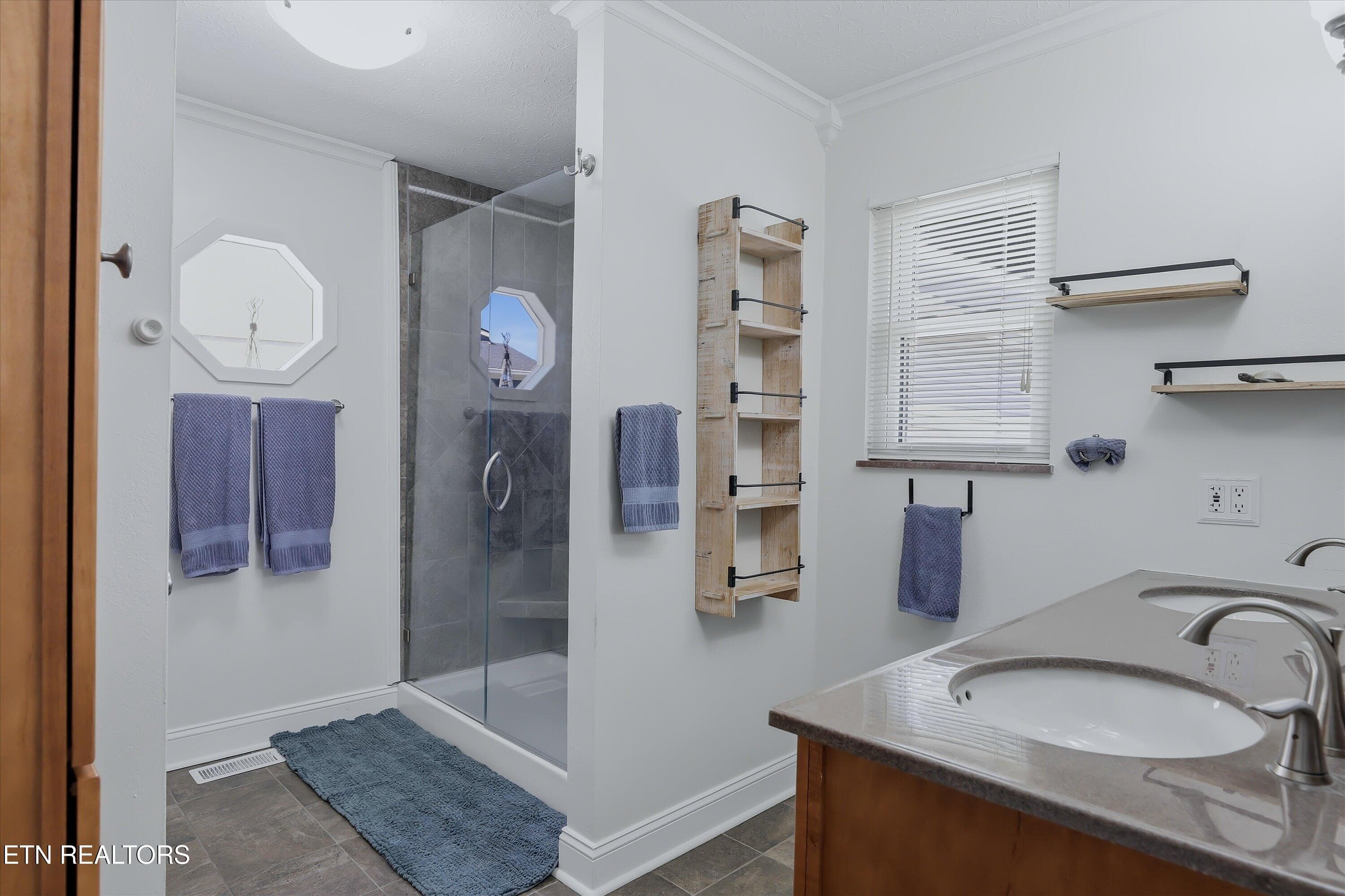 11Bath - 4909 Scenic Point Channel, Louisville, TN 37777, Louisville