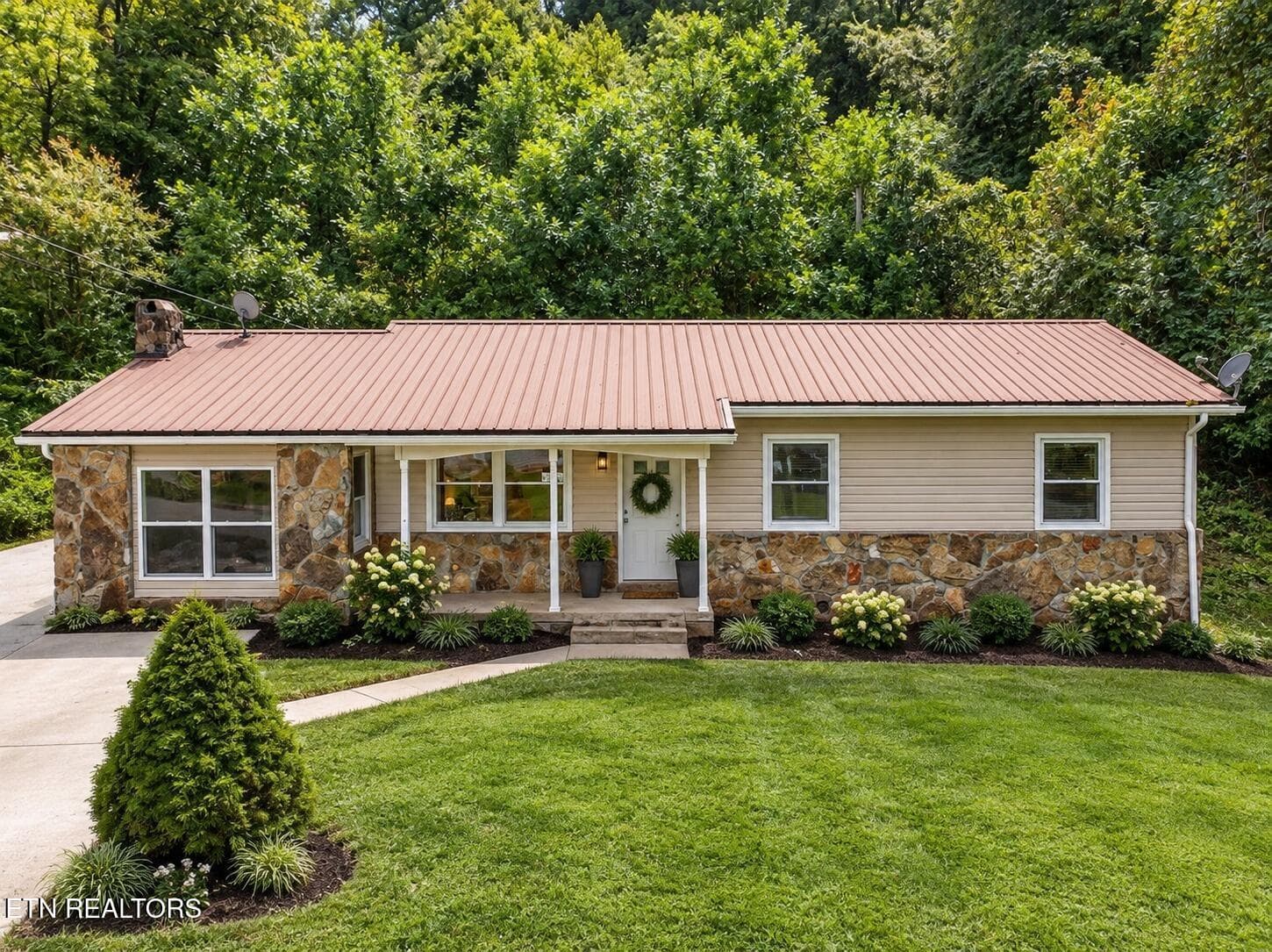 08_Exterior - 232 E Robbins St, Jellico, TN 37762