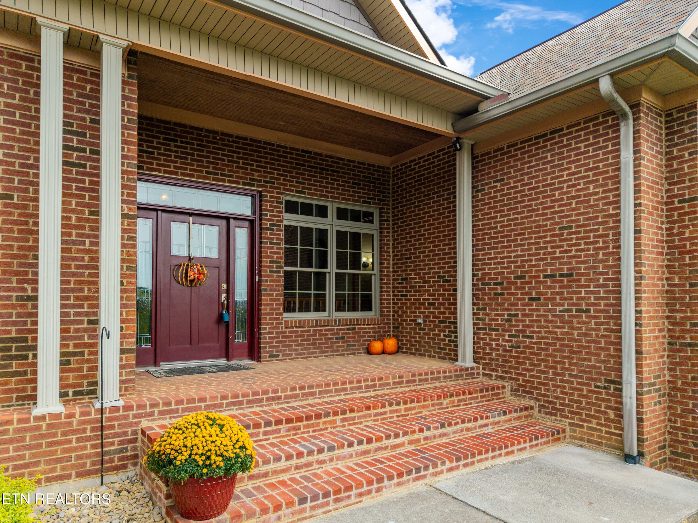 Front Porch - 1410 Ward Rd, Loudon, TN 37774, Loudon
