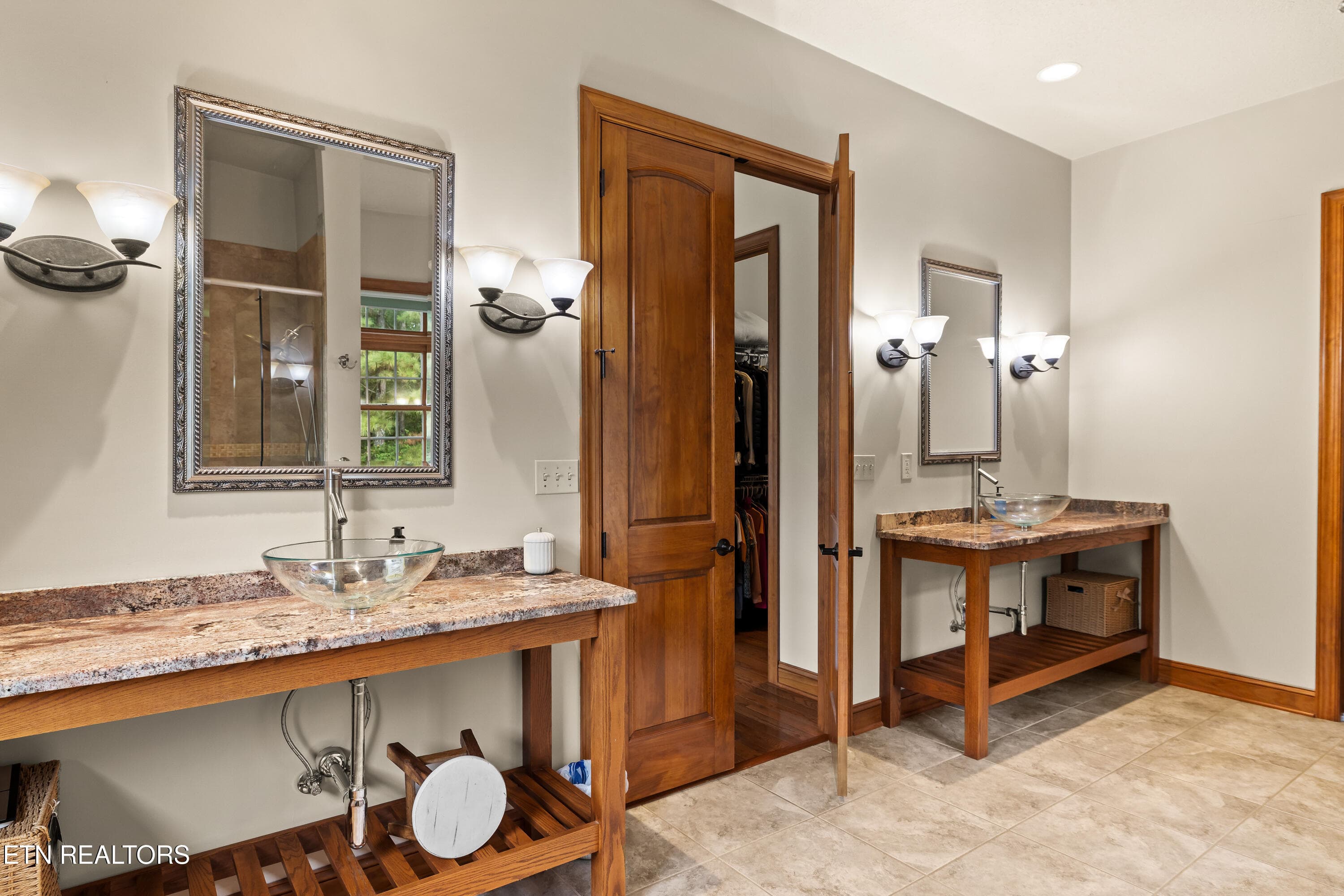 Master Bath - 1410 Ward Rd, Loudon, TN 37774, Loudon