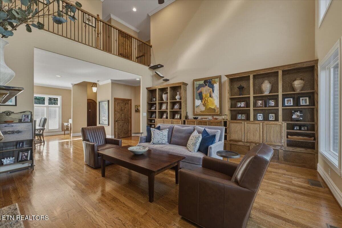 08-Living Room - 725 Riverchase Rd, Lenoir City, TN 37772