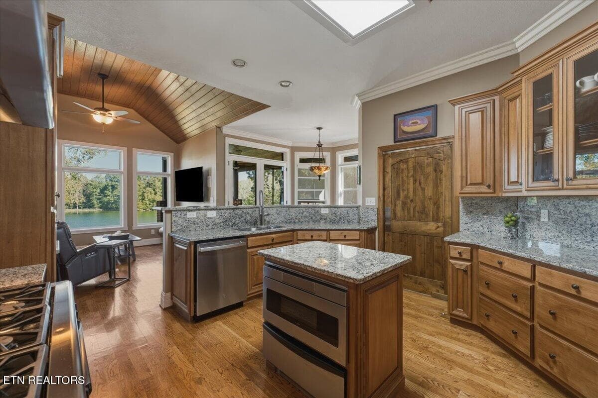 12-Kitchen - 725 Riverchase Rd, Lenoir City, TN 37772