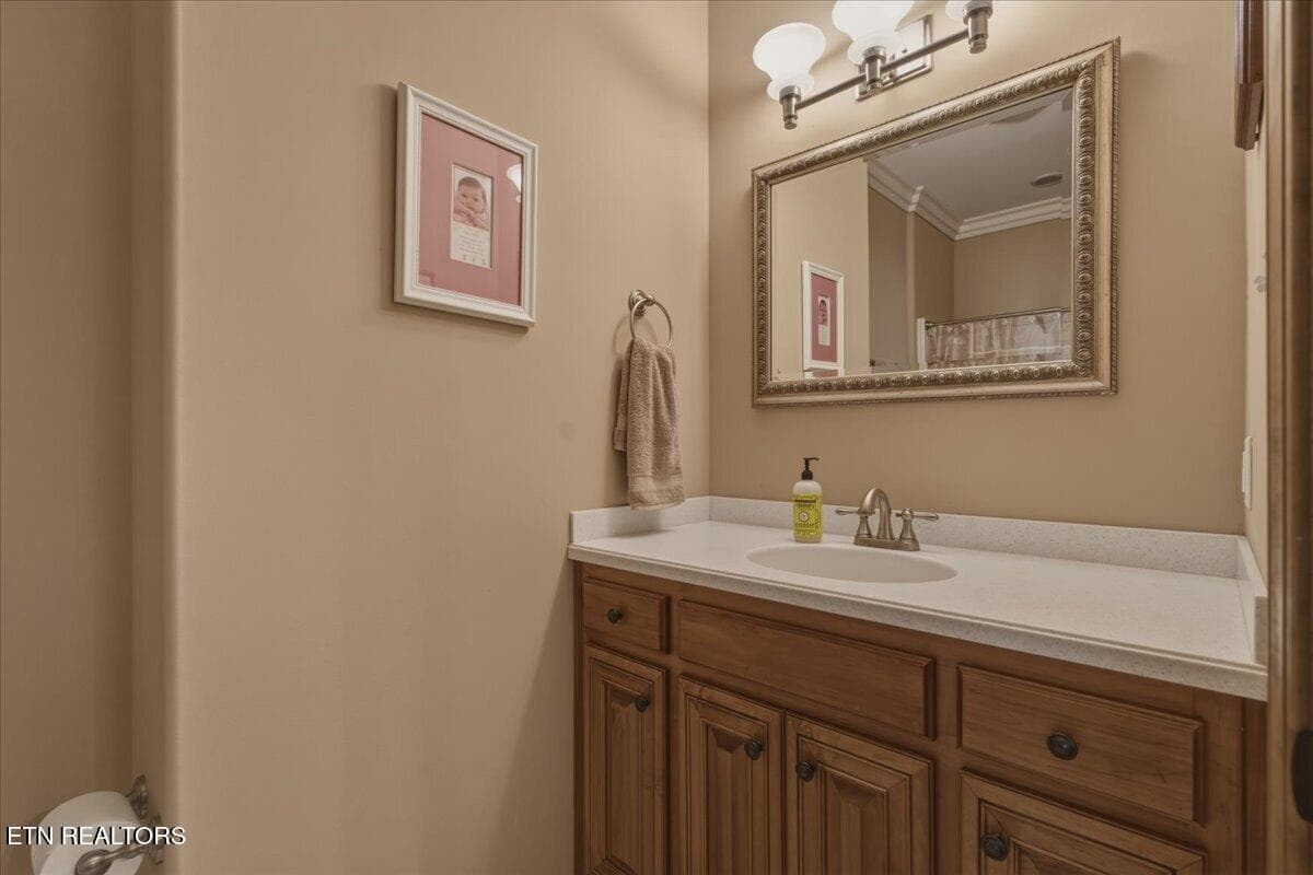 35-Full Bath - 725 Riverchase Rd, Lenoir City, TN 37772