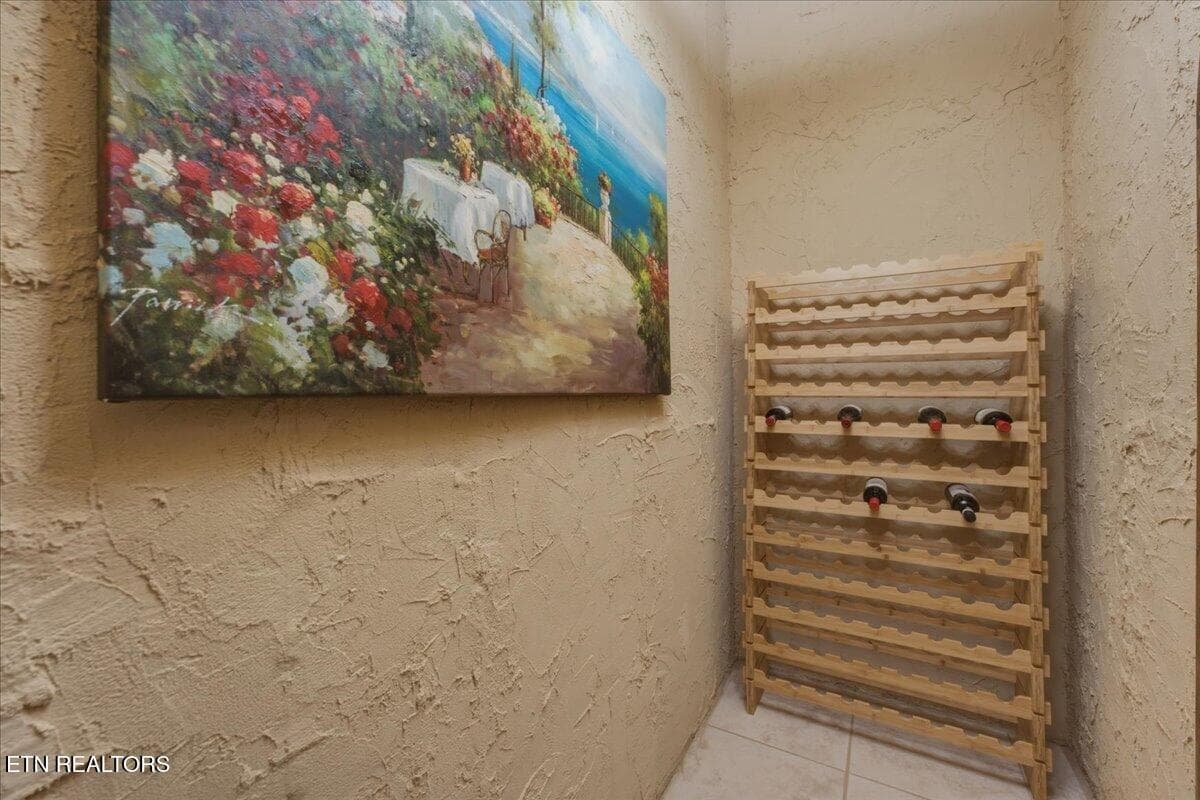 44-Wine Room - 725 Riverchase Rd, Lenoir City, TN 37772