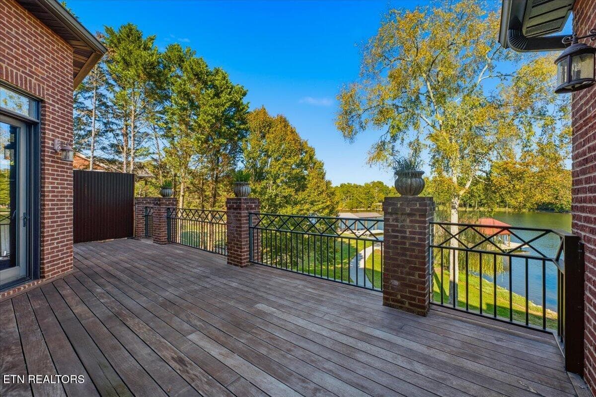 51-Deck - 725 Riverchase Rd, Lenoir City, TN 37772