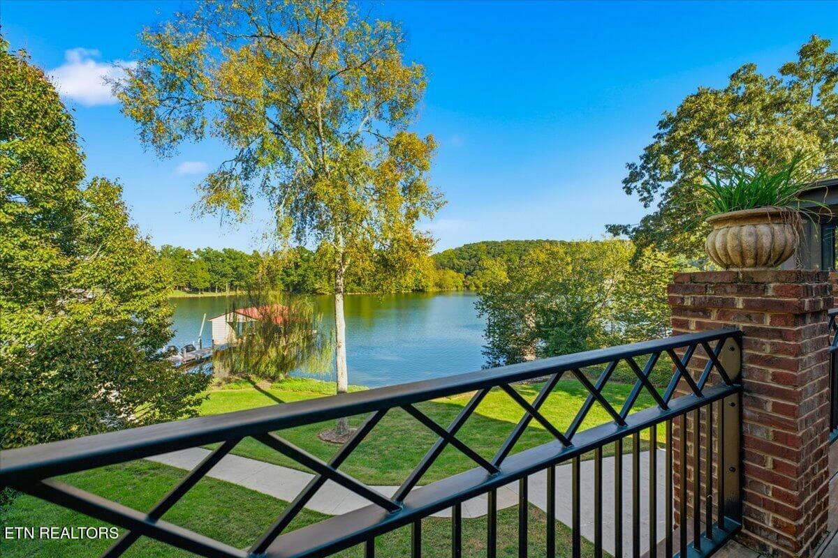 52-Deck - 725 Riverchase Rd, Lenoir City, TN 37772