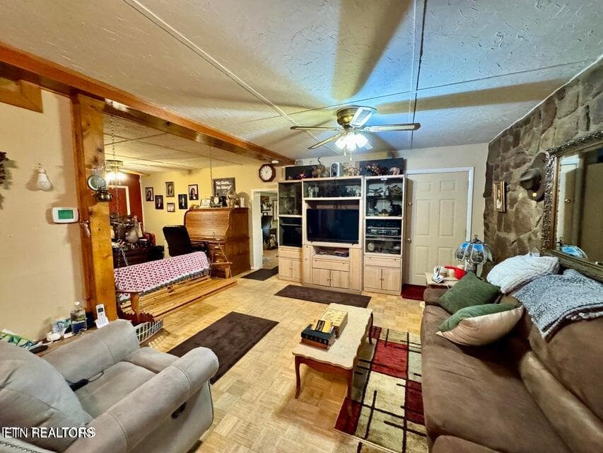 5889 Newton Road living6 new - 5889 Newton Rd, Crossville, TN 38572