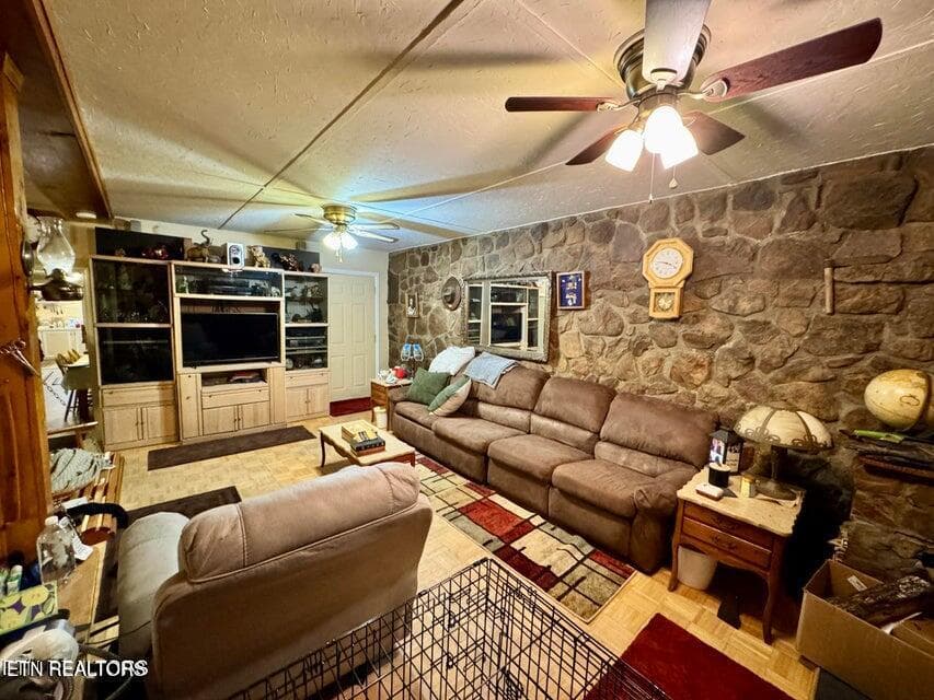 5889 Newton Road living5 new - 5889 Newton Rd, Crossville, TN 38572