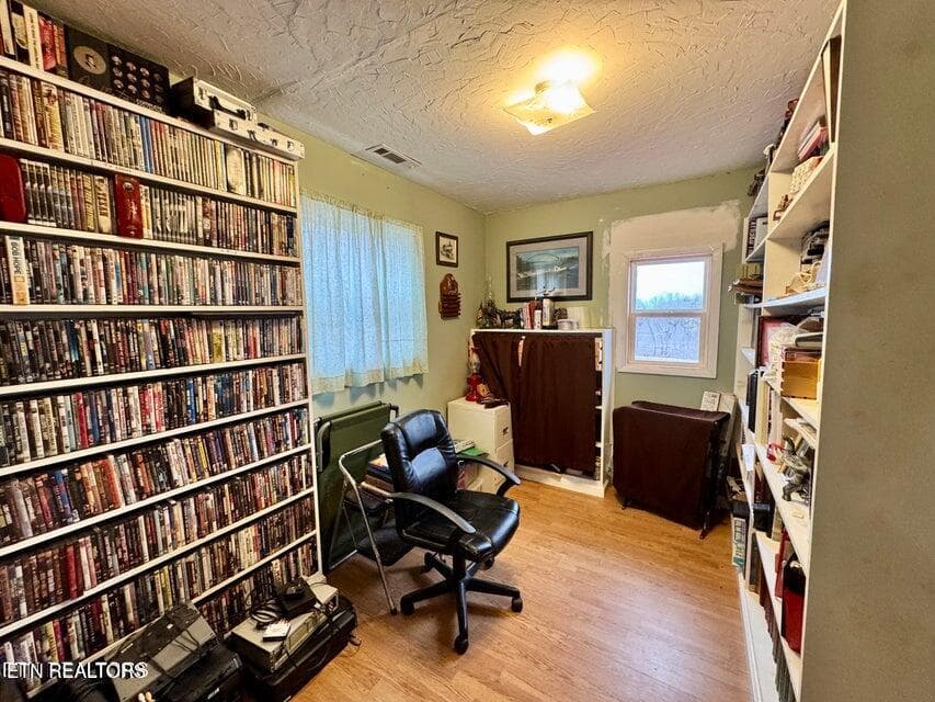 5889 Newton Road upper bd reading room n - 5889 Newton Rd, Crossville, TN 38572