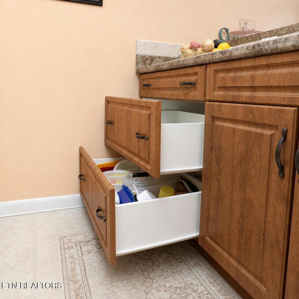 Large draws for convenient - 39 Lakeshore Lane 59, Fairfield Glade, TN 38558, Fairfield Glade
