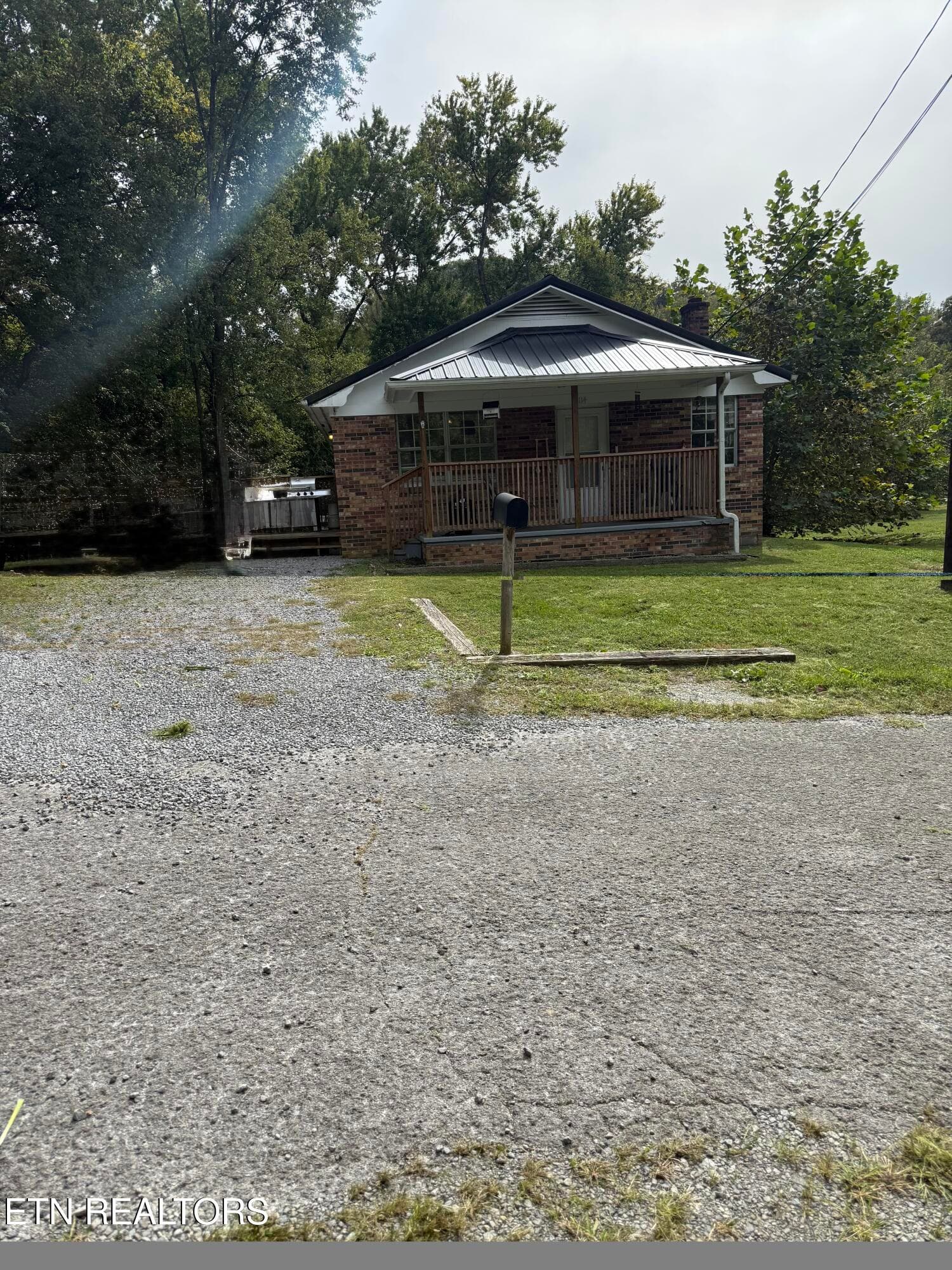114 E Rochester Ave Pic2 - 114 E Rochester Ave, Middlesboro, KY 40965