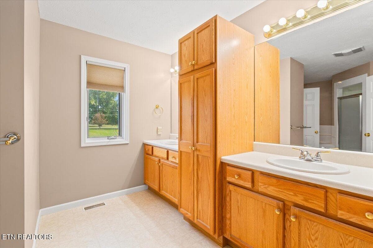 53-345 McKinney Rd - 345 McKinney Rd, LaFollette, TN 37766, LaFollette