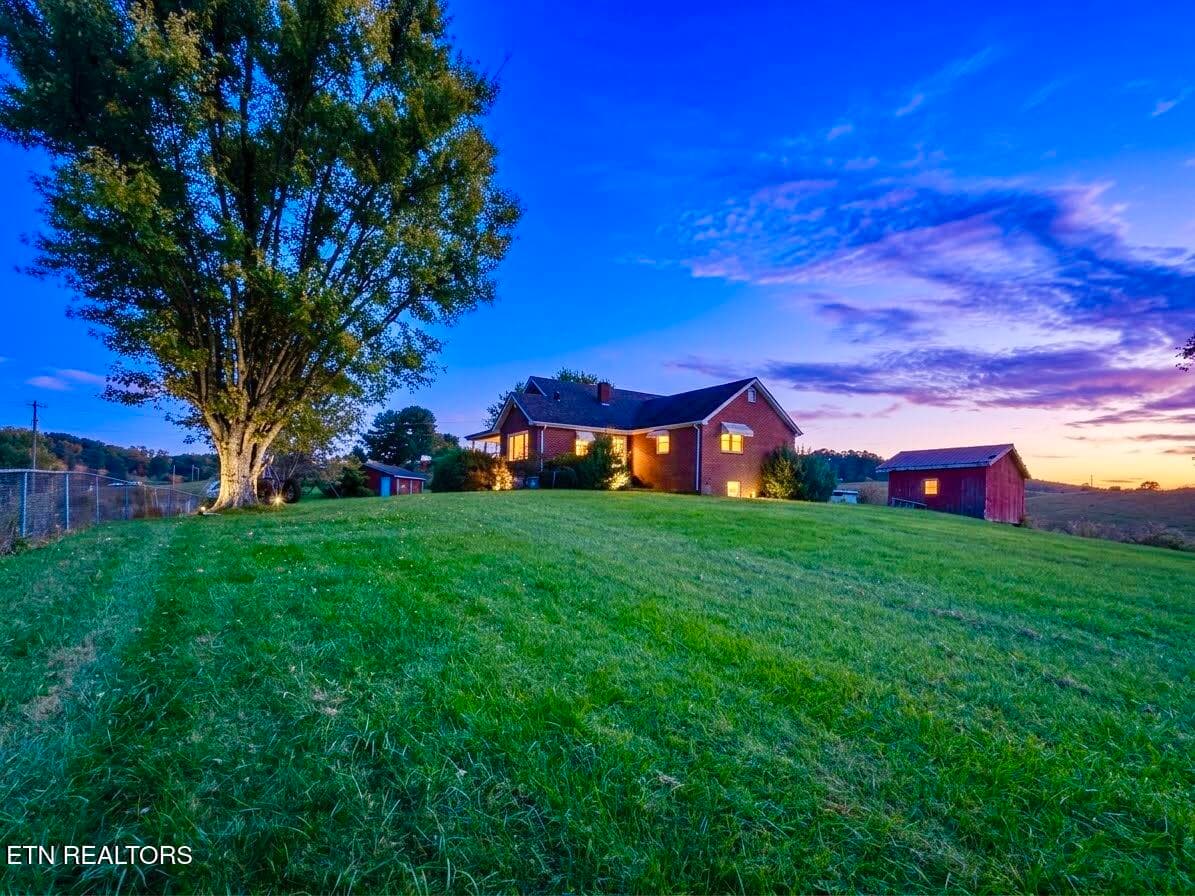 469 Patchwork Rd, Rose Hill, VA 24281