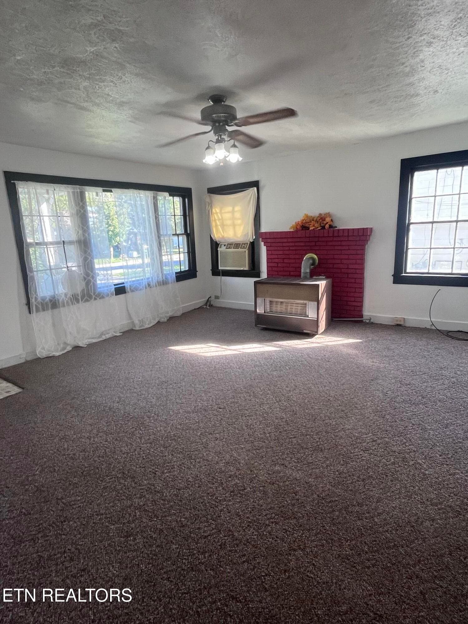 Living Room - 227 Henderson Ave, Sevierville, TN 37862, Sevierville