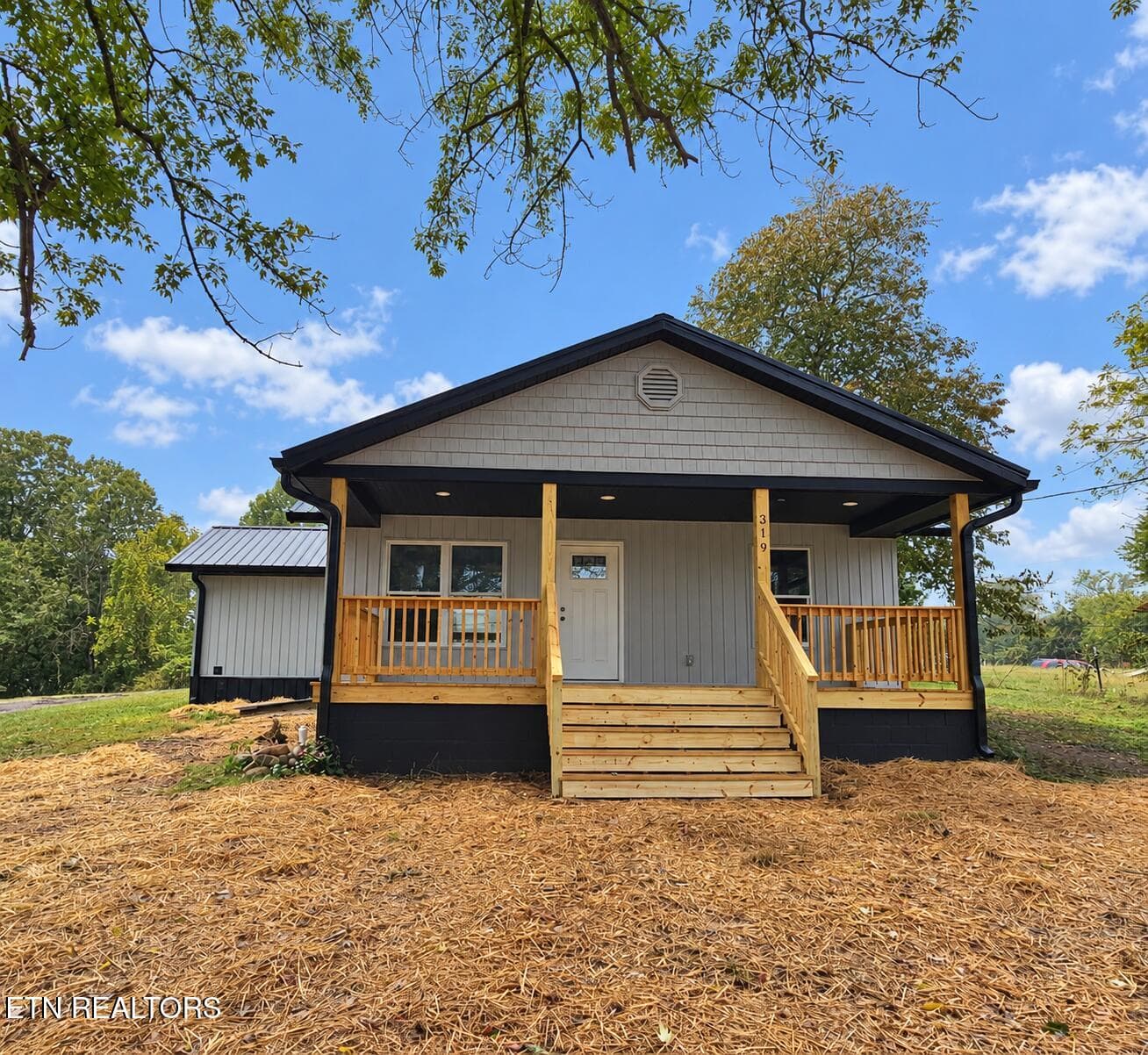 319 S Church Ave, Rockwood, TN 37854