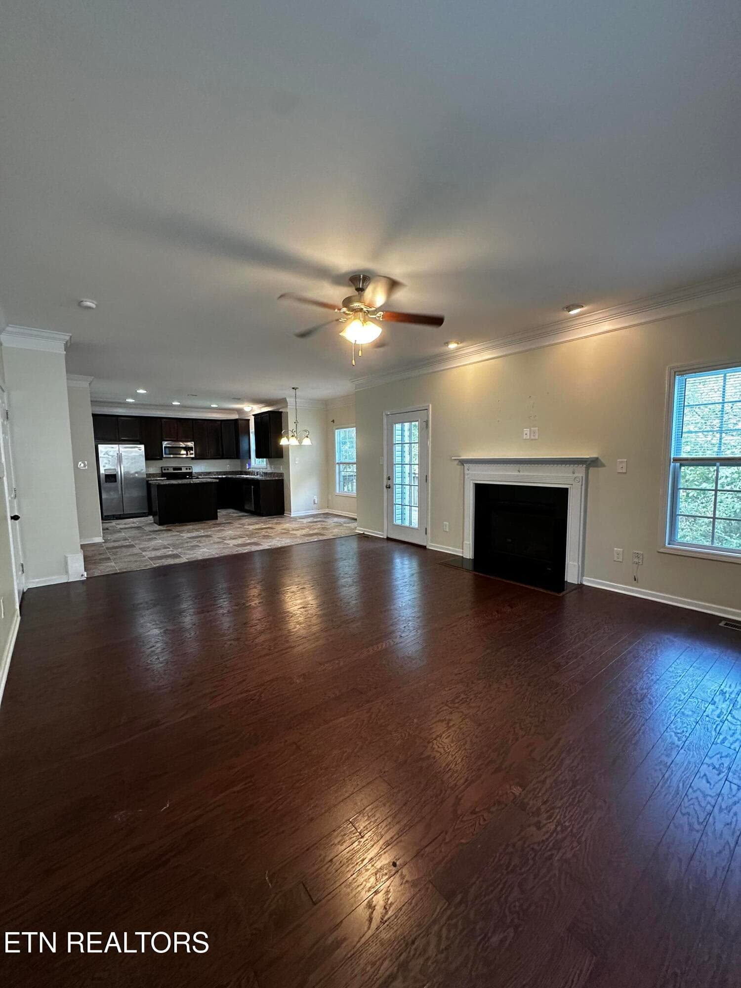 Gas Fireplace - 5901 Apple Valley Drive, Knoxville, TN 37924, Knoxville