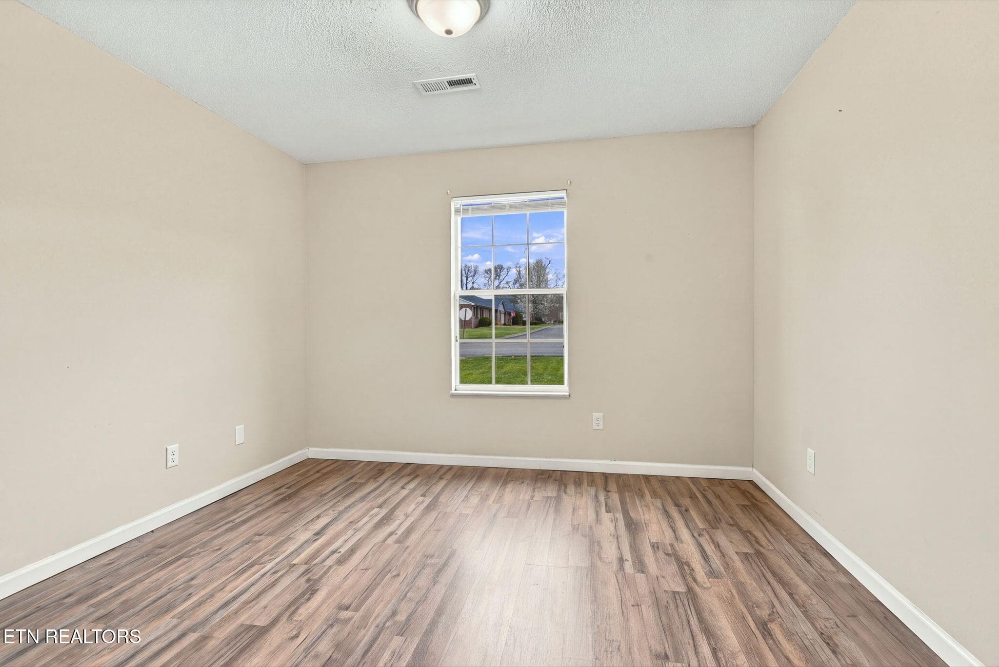 19-web-or-mls-017_7209 Lyngate-9550__AUT - 7209 Lyngate Blvd, Powell, TN 37849, Powell