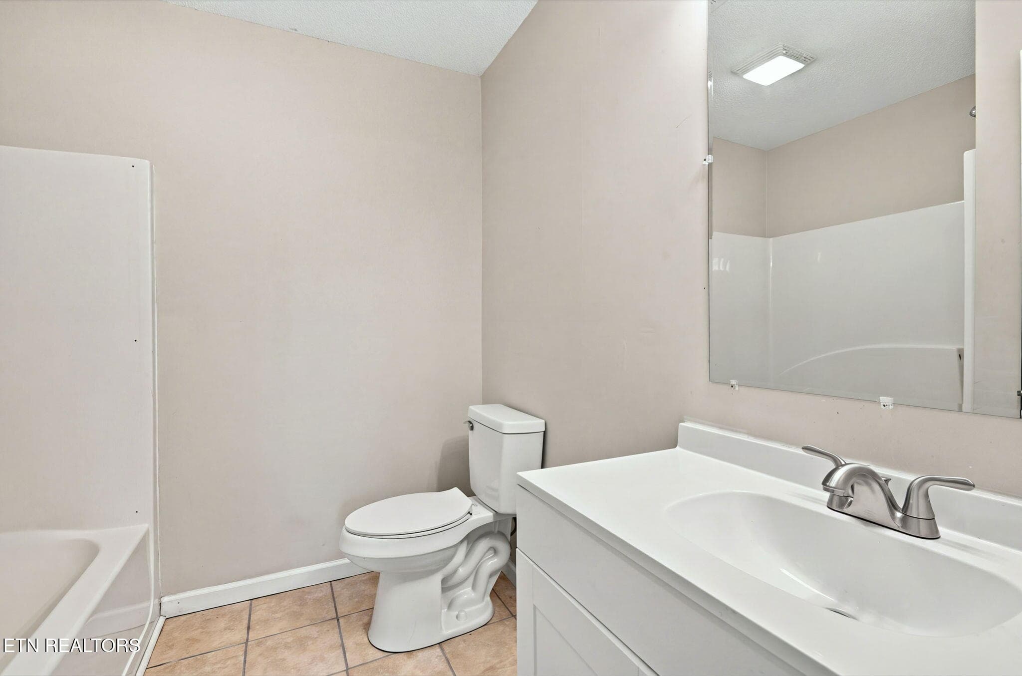 21-web-or-mls-022_7209 Lyngate-9610__AUT - 7209 Lyngate Blvd, Powell, TN 37849, Powell
