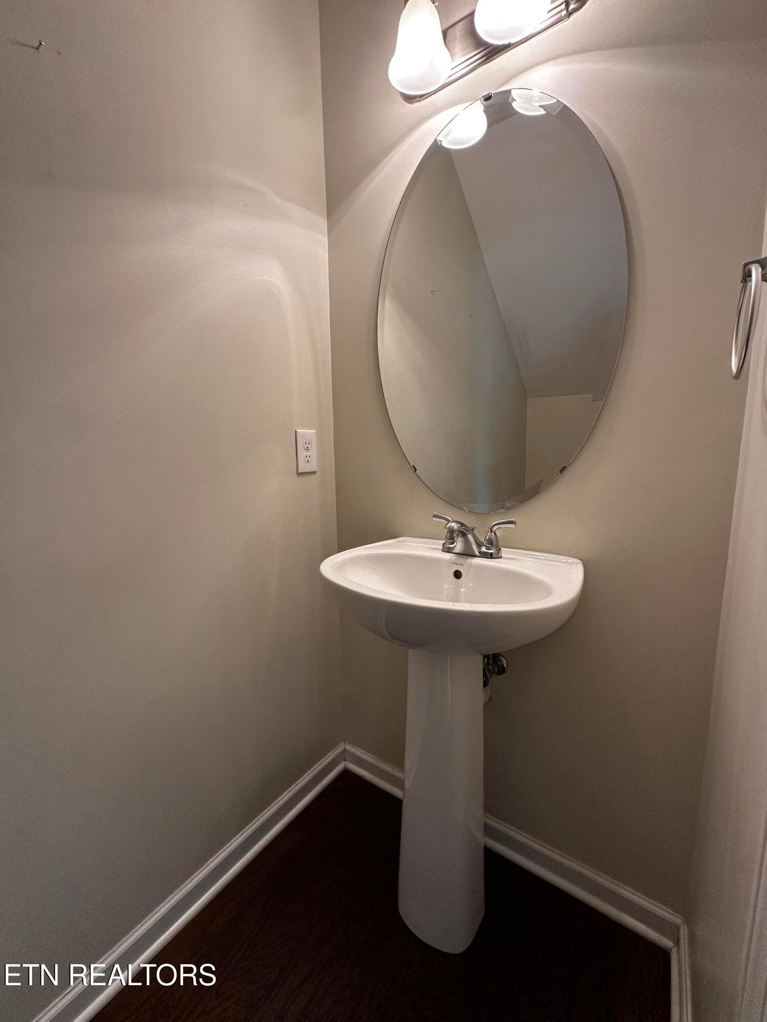 half bath - 5901 Apple Valley Drive, Knoxville, TN 37924, Knoxville