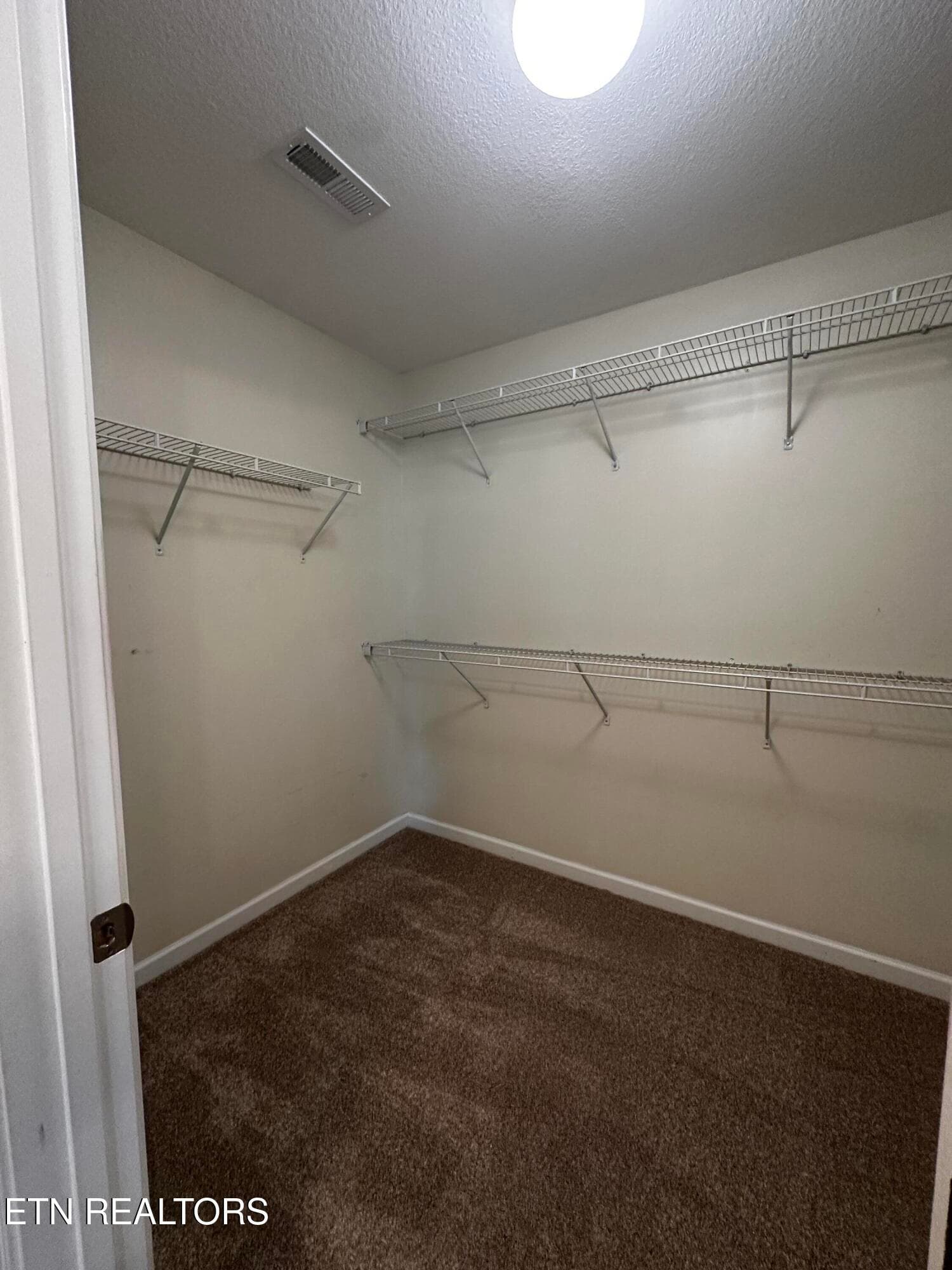 Walkin Closet - 5901 Apple Valley Drive, Knoxville, TN 37924, Knoxville