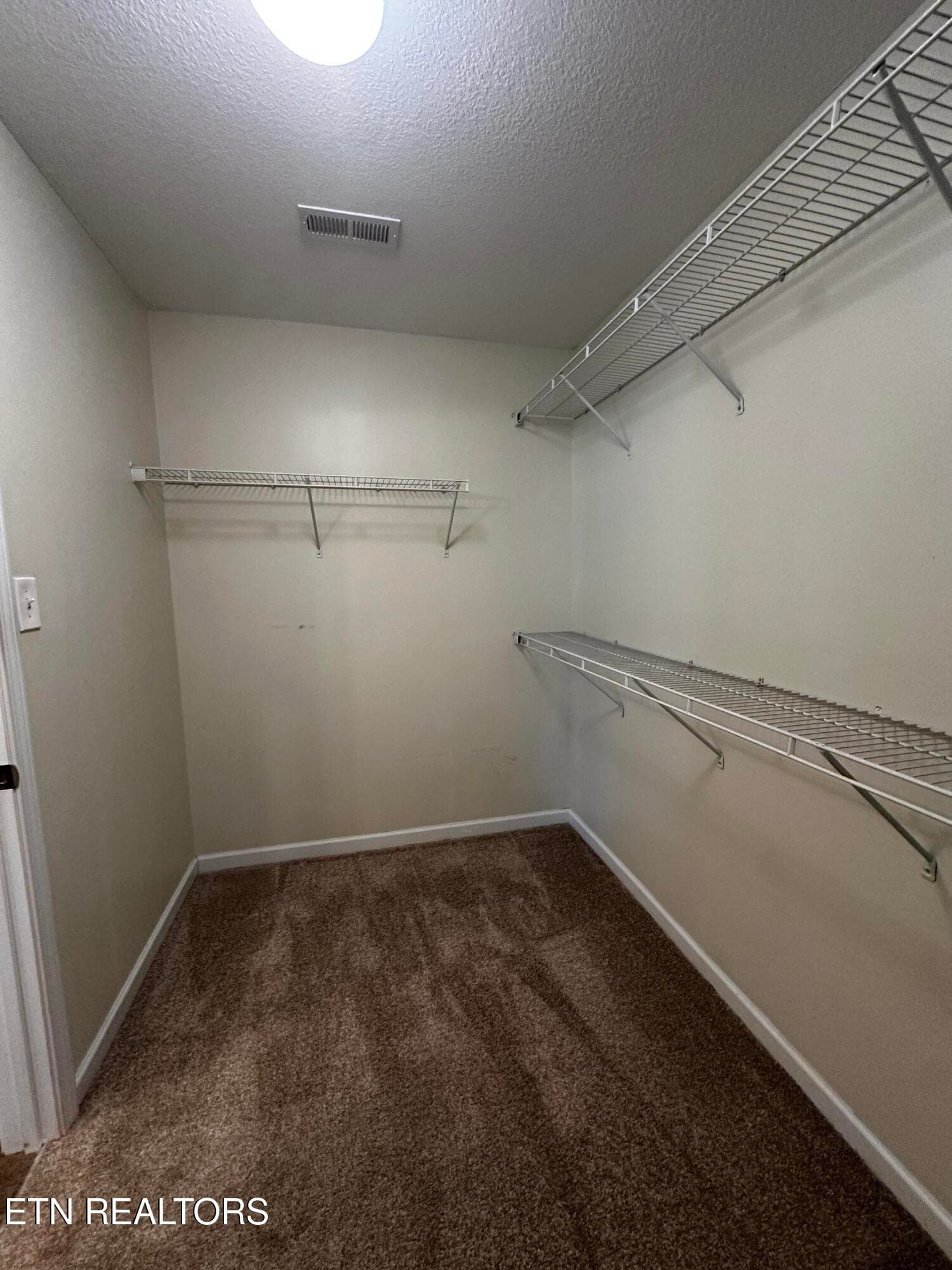 Walkin Closet - 5901 Apple Valley Drive, Knoxville, TN 37924, Knoxville