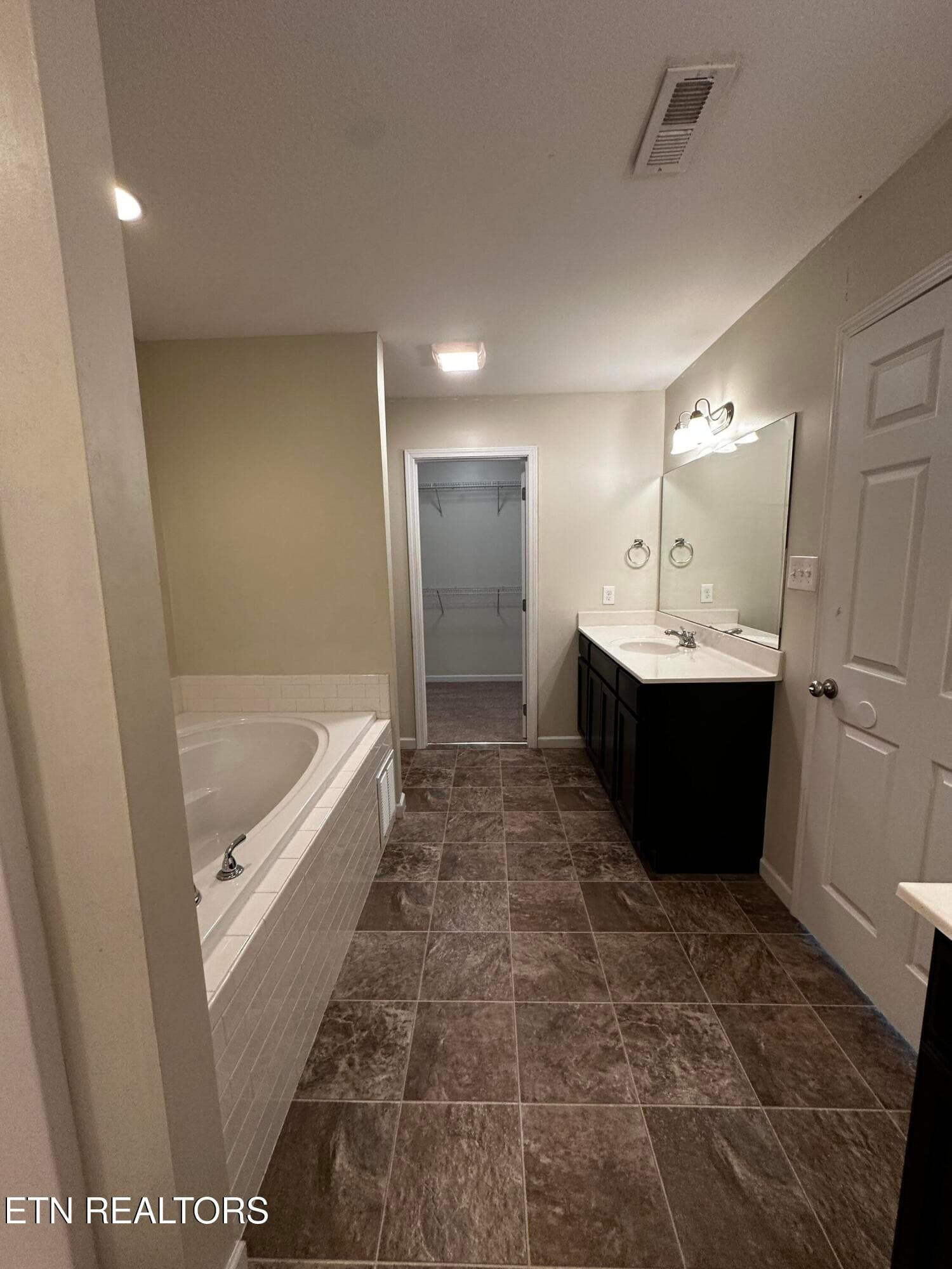 Plenty of room to move around in - 5901 Apple Valley Drive, Knoxville, TN 37924, Knoxville