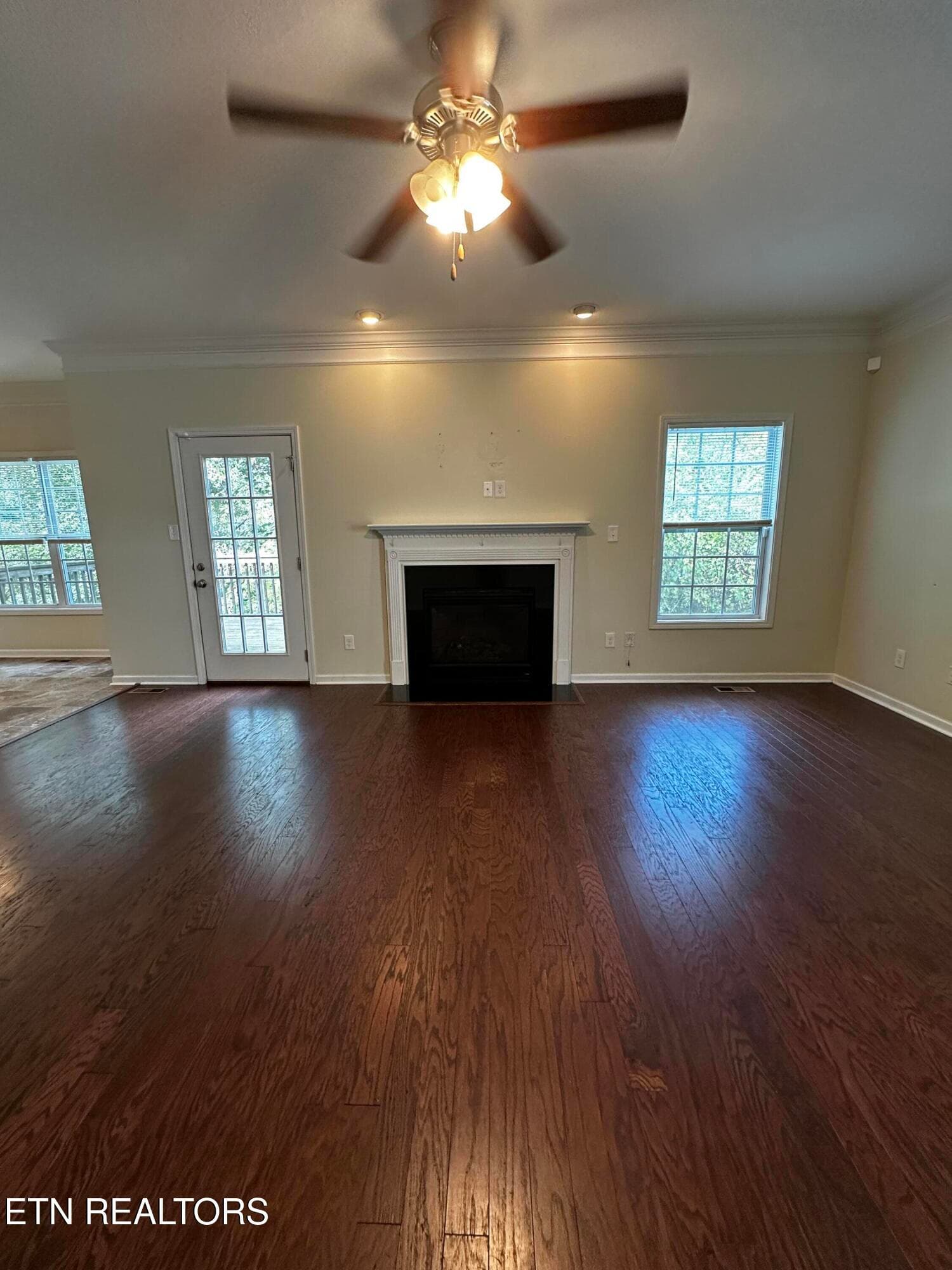 Gas Fireplace - 5901 Apple Valley Drive, Knoxville, TN 37924, Knoxville